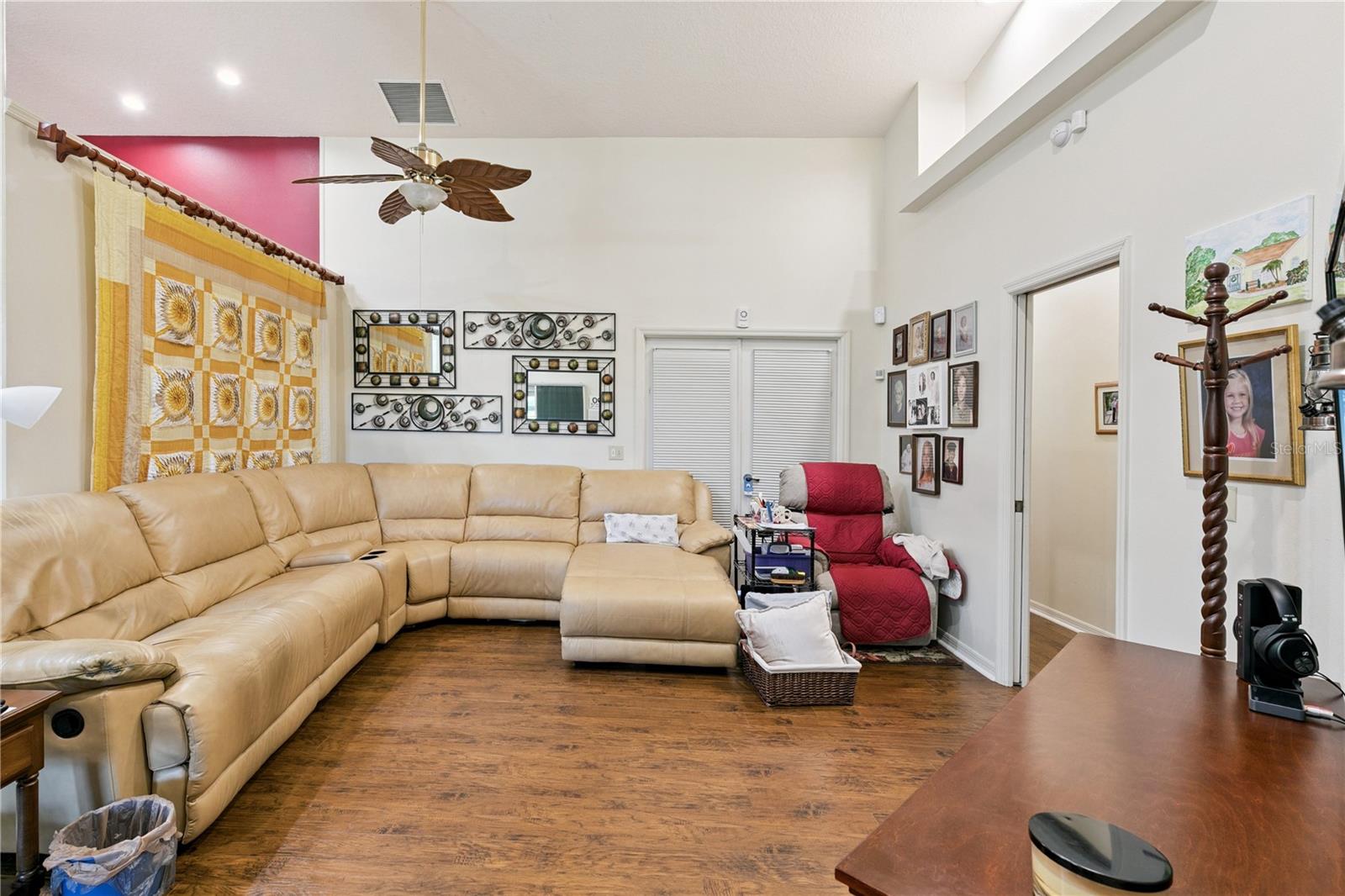 Image 10 of 52 For 1674 Carillon Park Drive