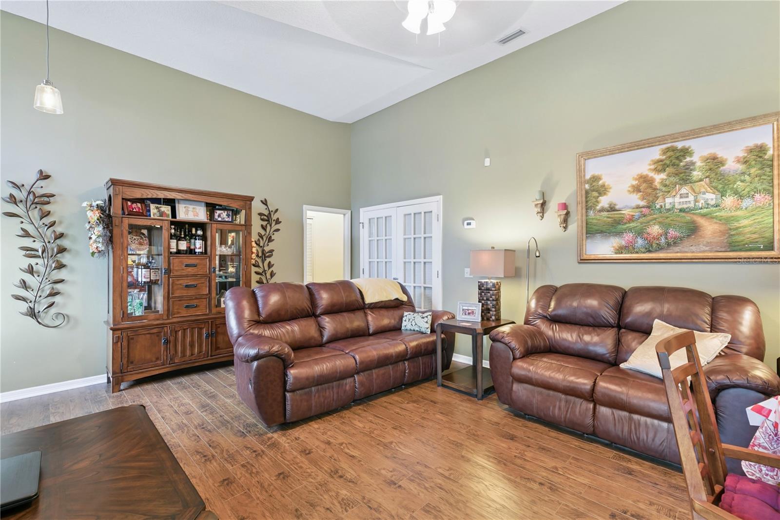 Image 13 of 52 For 1674 Carillon Park Drive