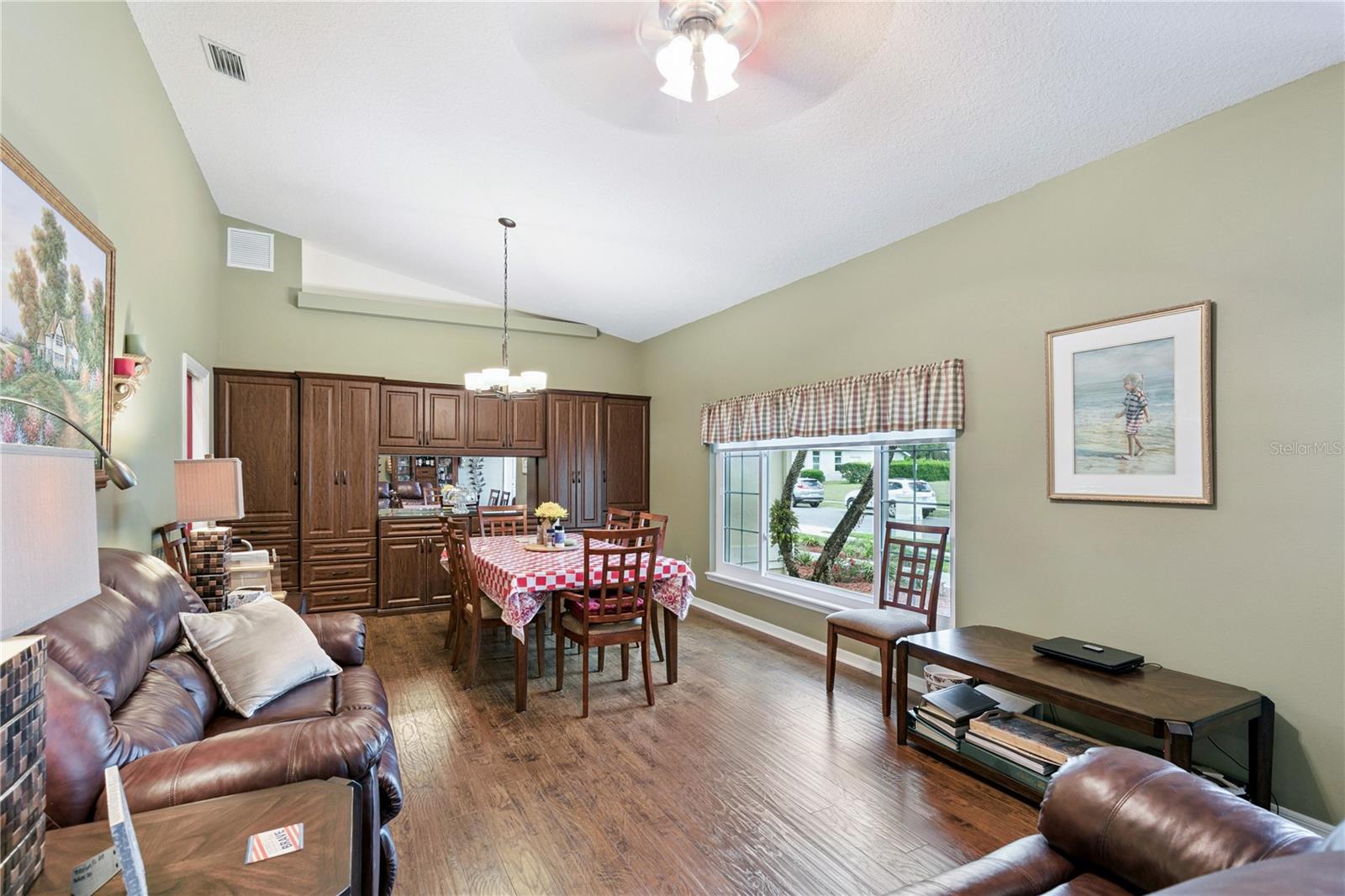 Image 14 of 52 For 1674 Carillon Park Drive