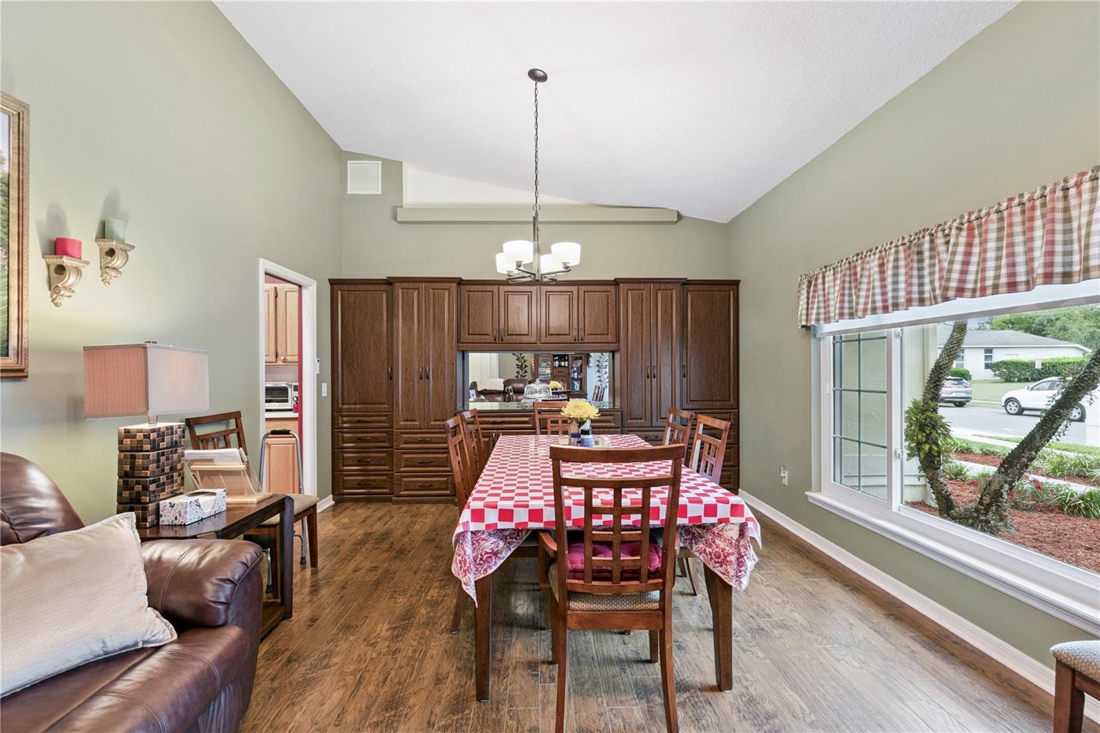 Image 15 of 52 For 1674 Carillon Park Drive