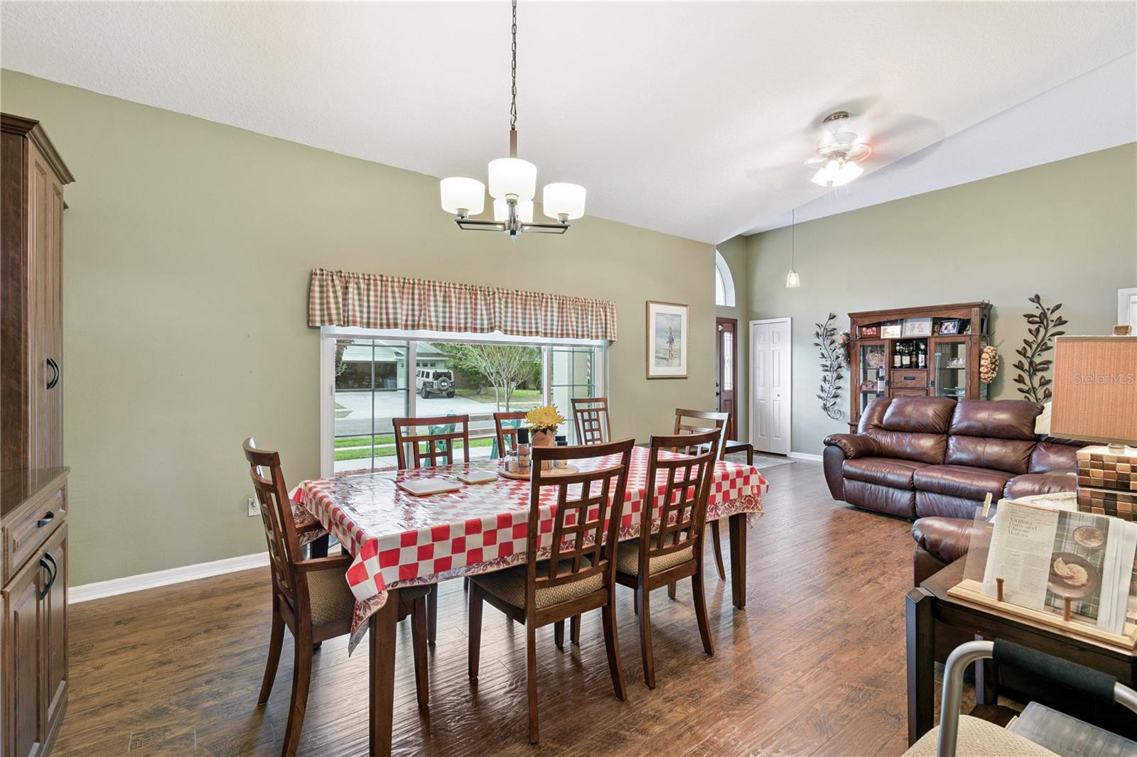 Image 16 of 52 For 1674 Carillon Park Drive