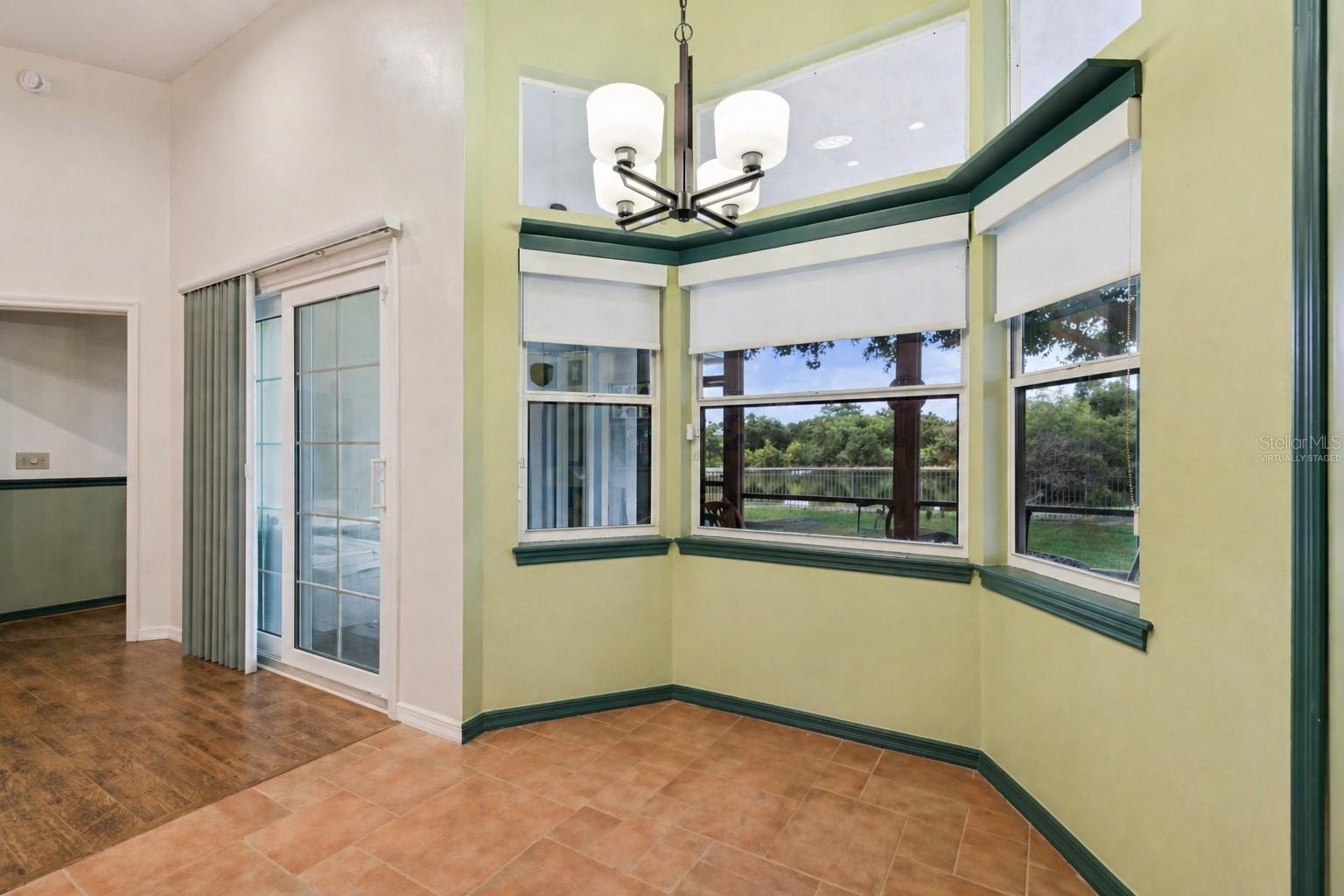 Image 21 of 52 For 1674 Carillon Park Drive