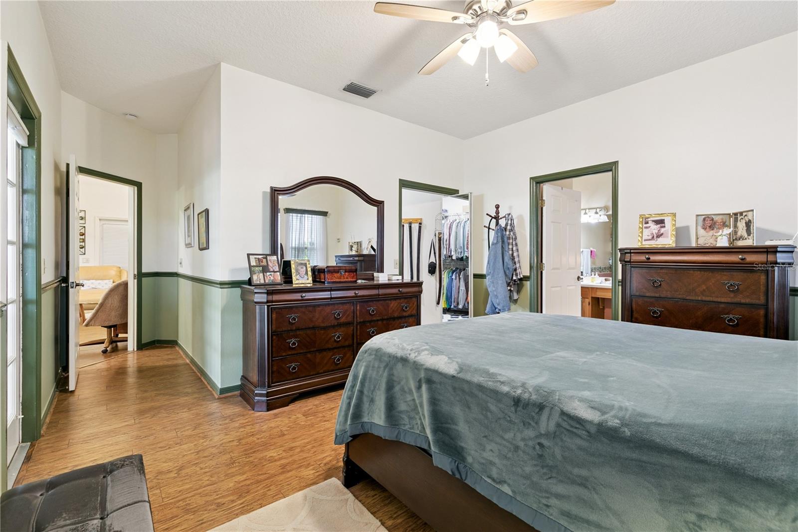 Image 23 of 52 For 1674 Carillon Park Drive