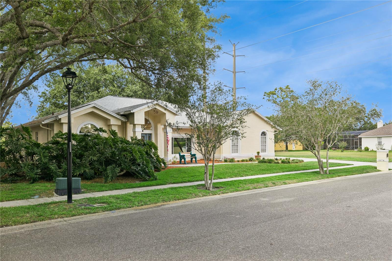 Image 4 of 52 For 1674 Carillon Park Drive