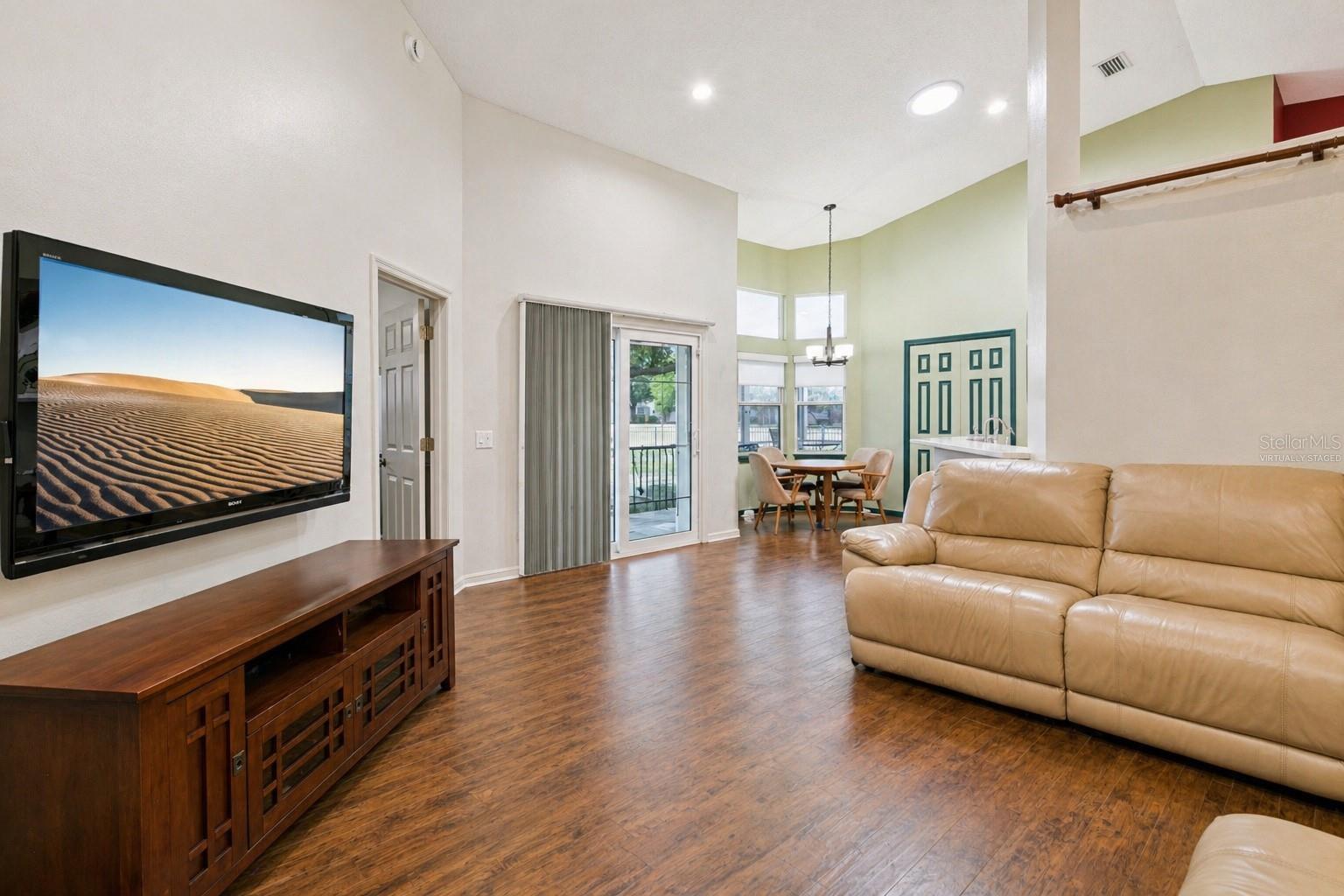 Image 9 of 52 For 1674 Carillon Park Drive