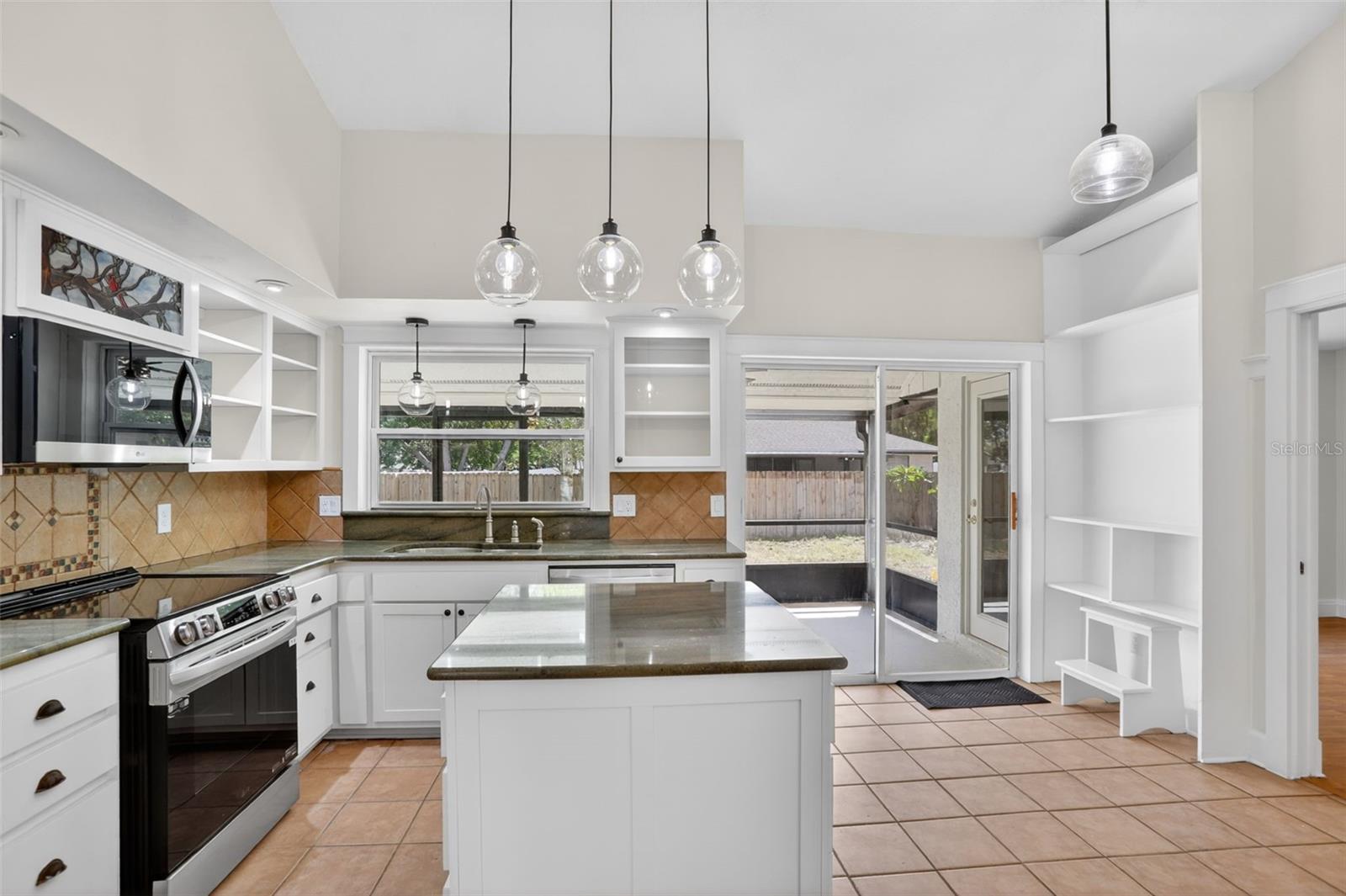 Image 5 of 22 For 1832 Cheryl Drive