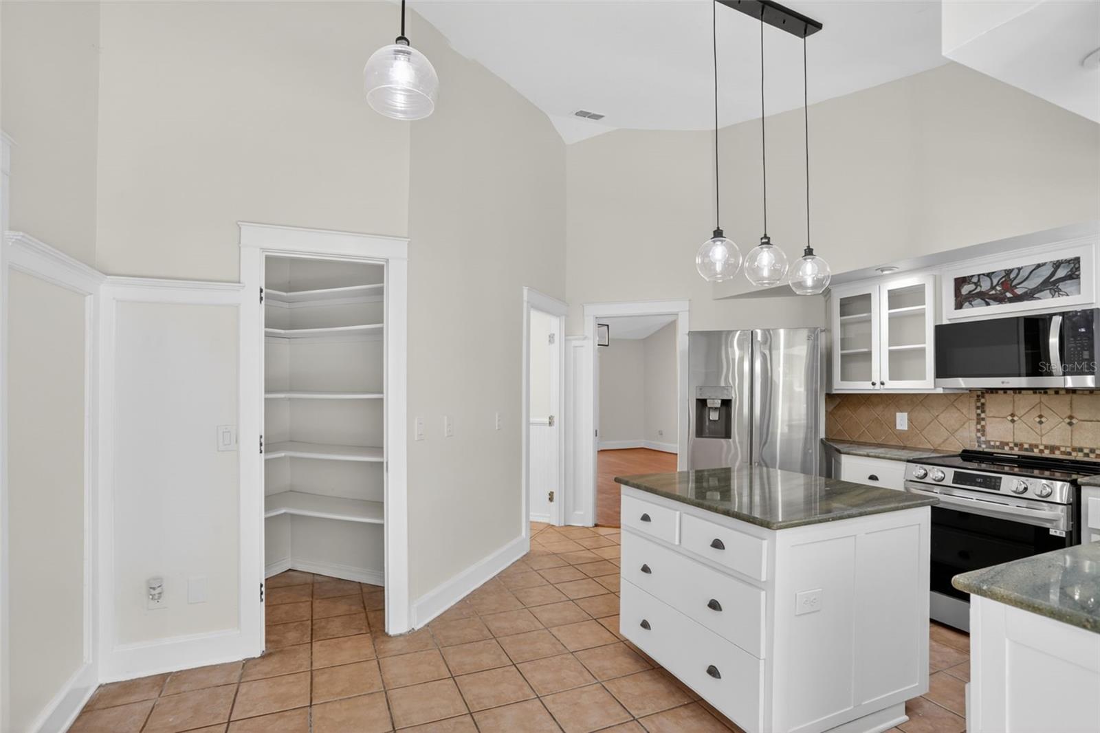 Image 7 of 22 For 1832 Cheryl Drive