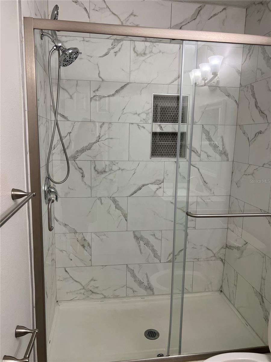 Image 7 of 16 For 3756 Idlebrook Circle 200