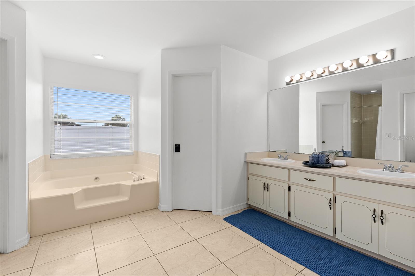 Listing photo id 10 for 1040 Hali Ridge Ct