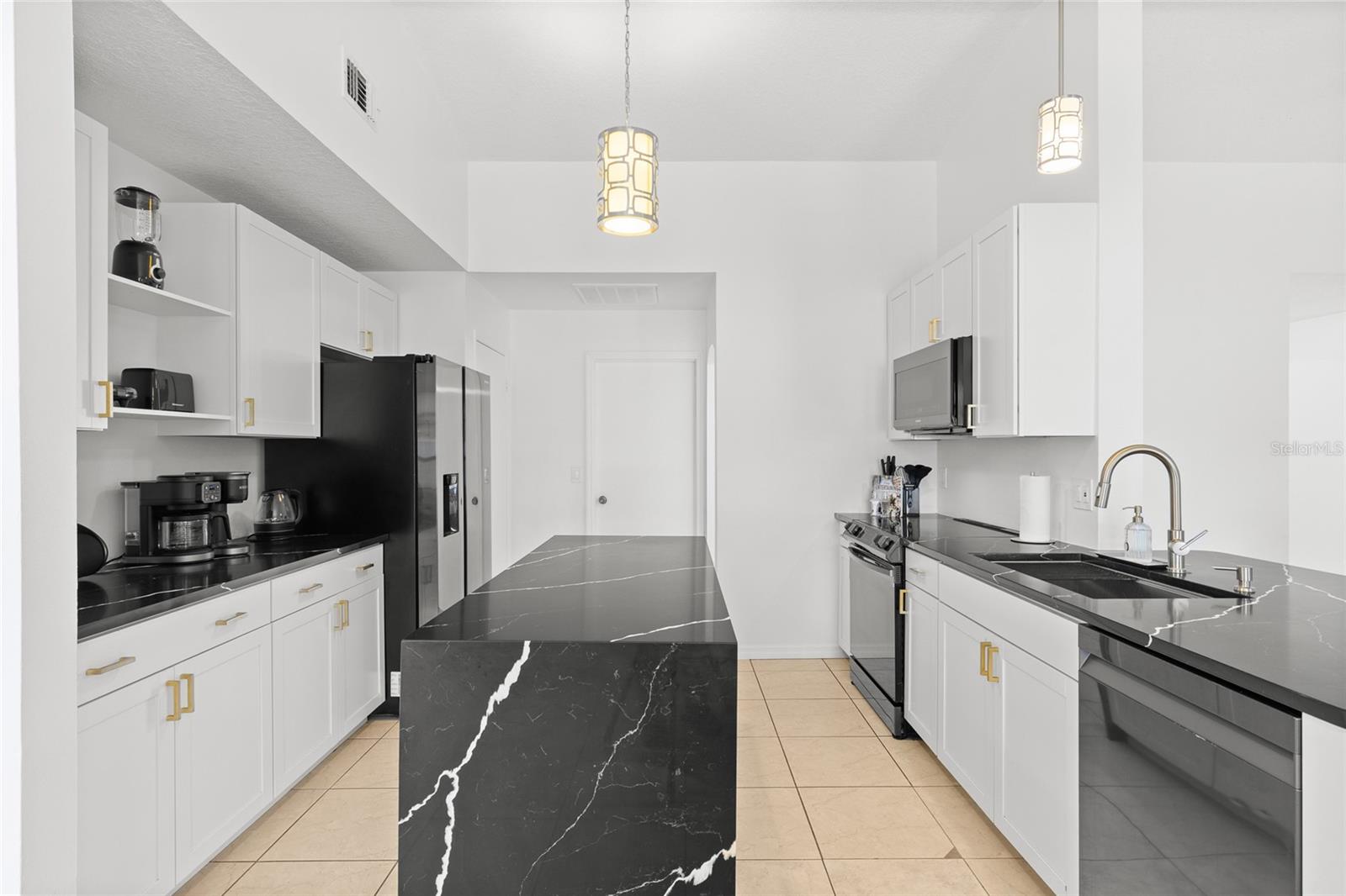 Listing photo id 2 for 1040 Hali Ridge Ct