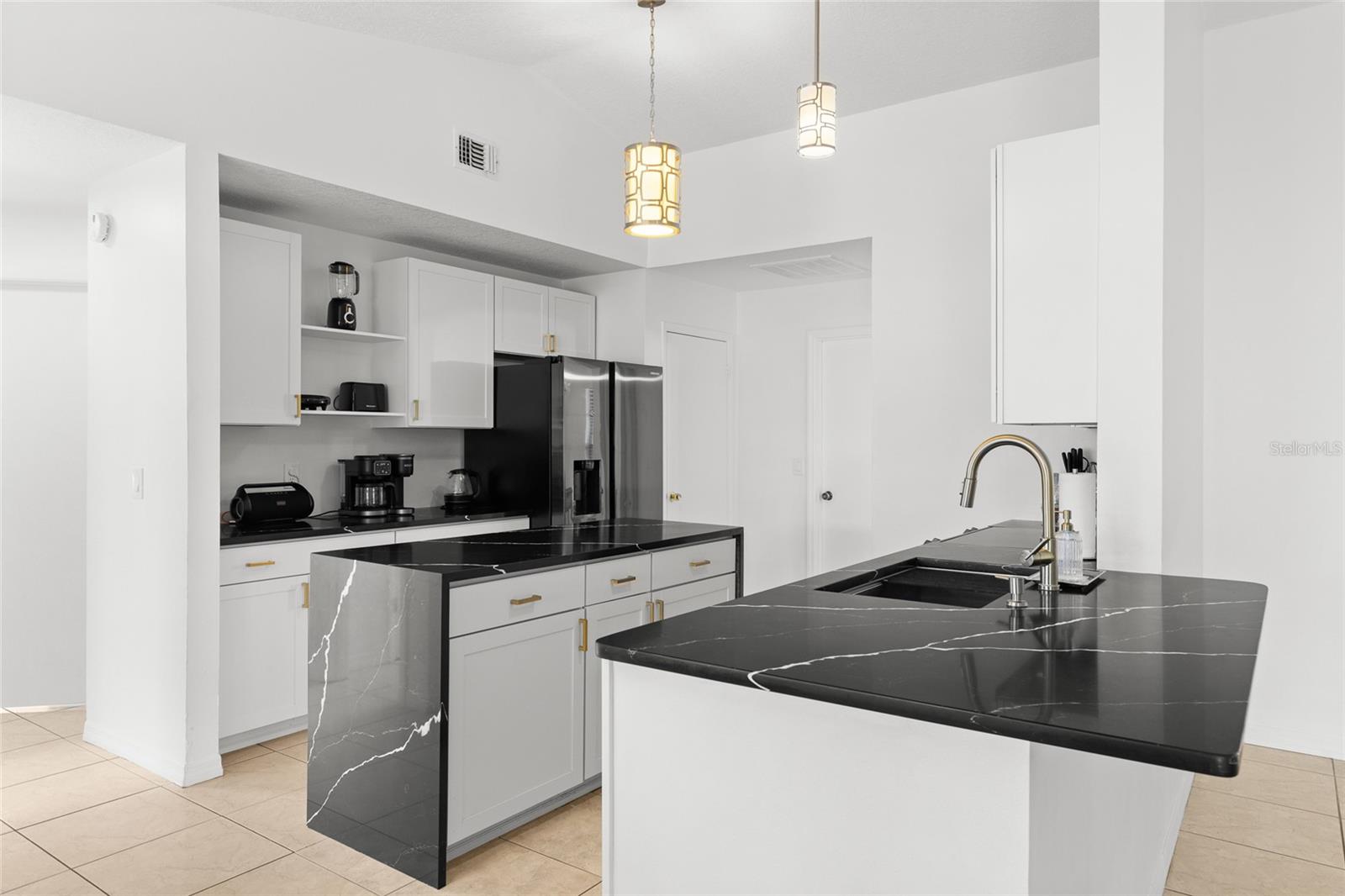 Listing photo id 3 for 1040 Hali Ridge Ct