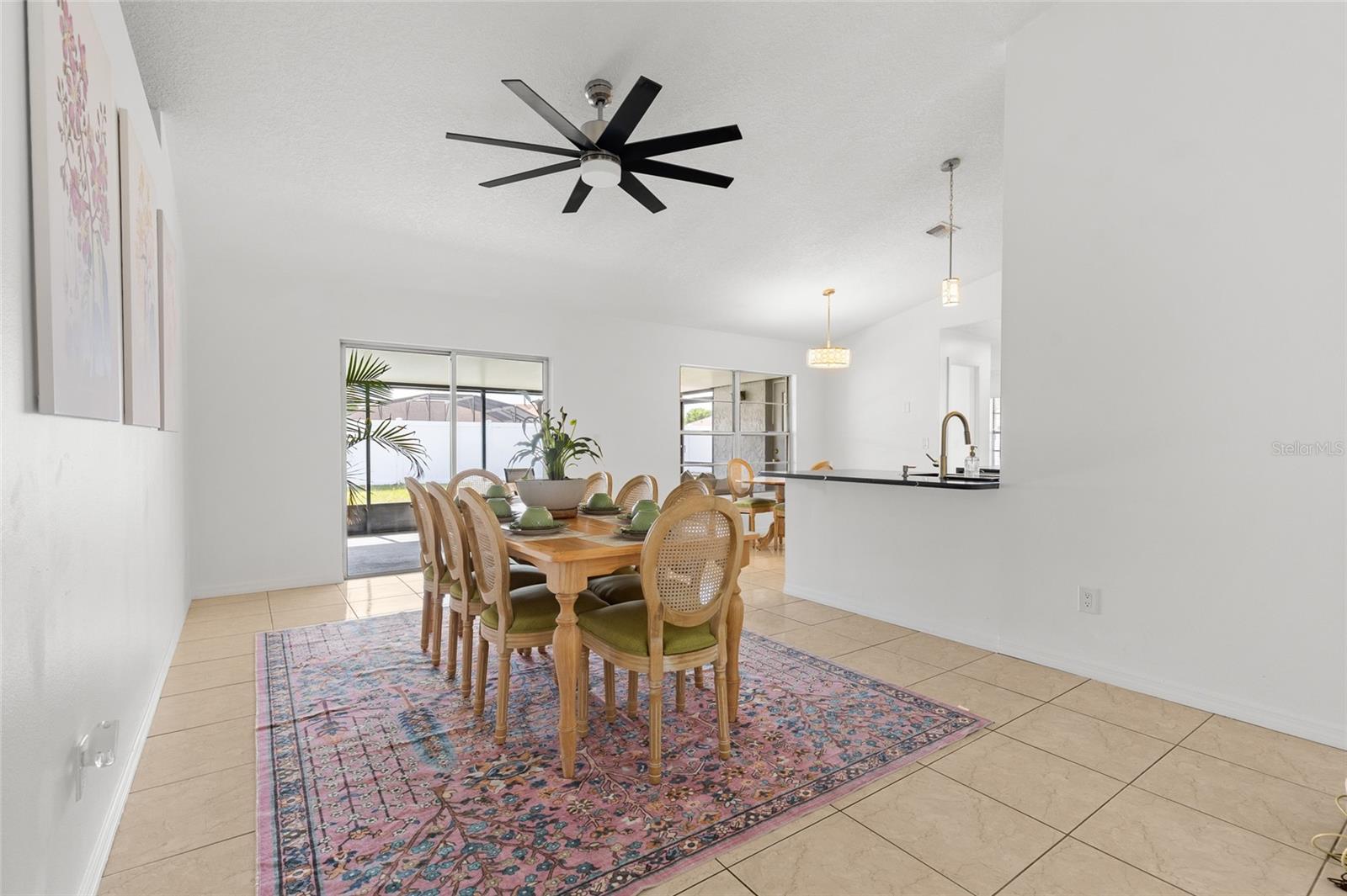 Listing photo id 4 for 1040 Hali Ridge Ct