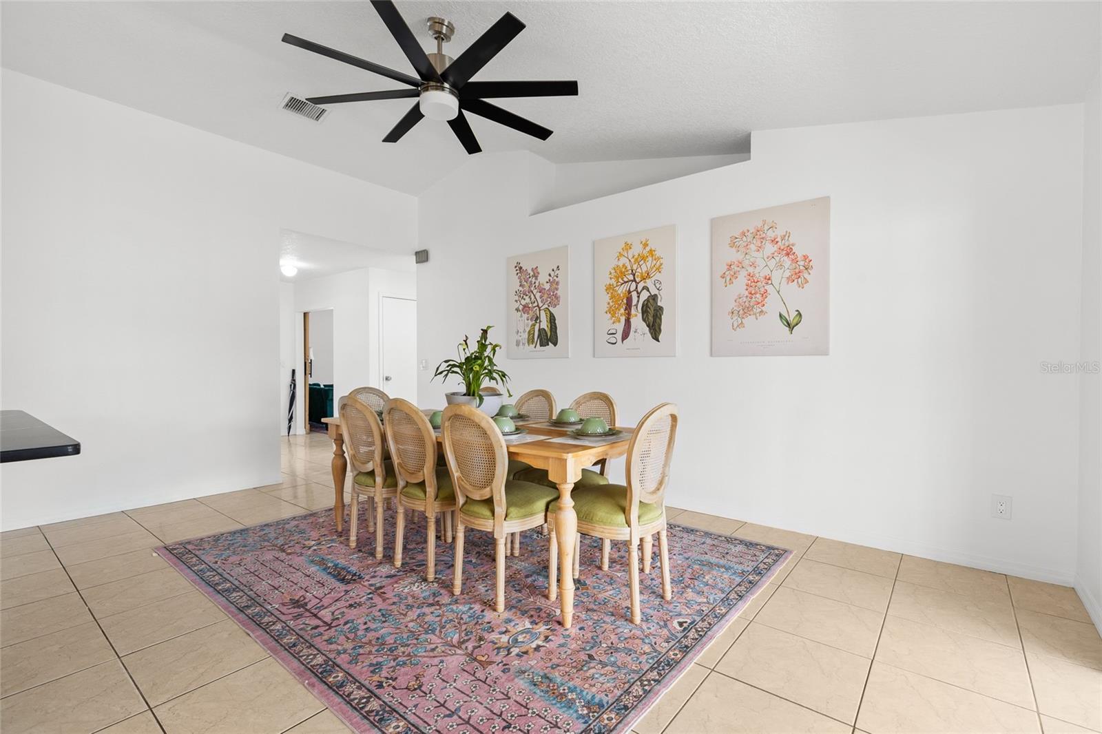 Listing photo id 6 for 1040 Hali Ridge Ct