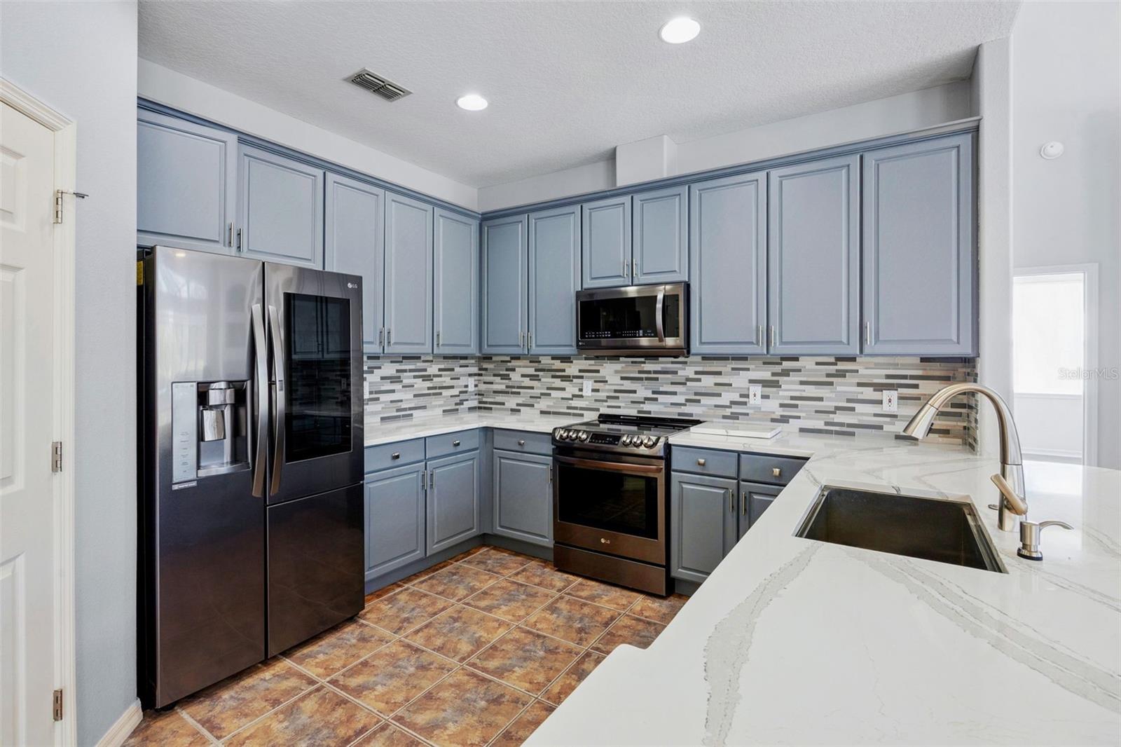 Image 17 of 41 For 4474 Begonia Court