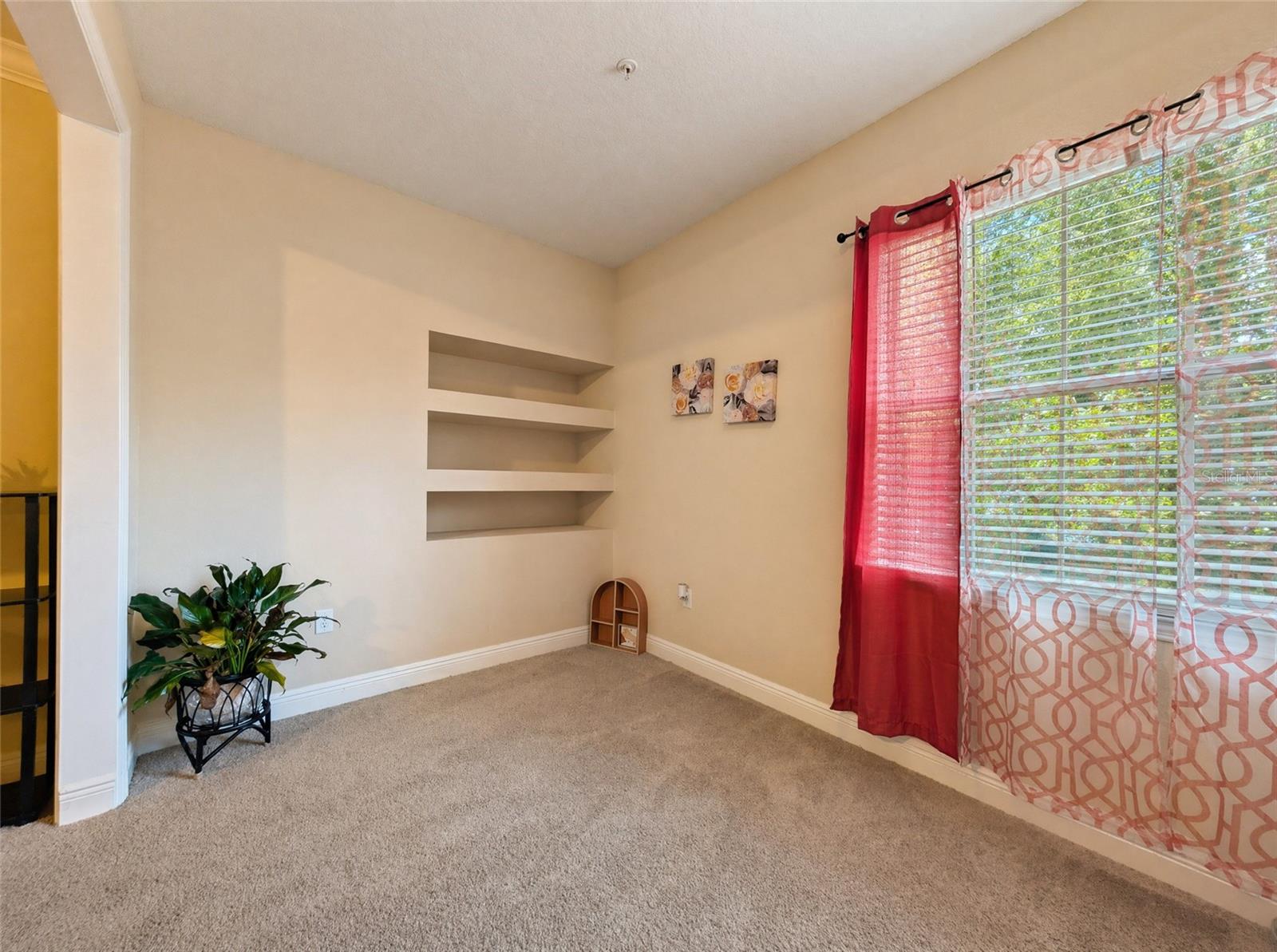 Image 4 of 23 For 143 Southern Pecan Circle 201