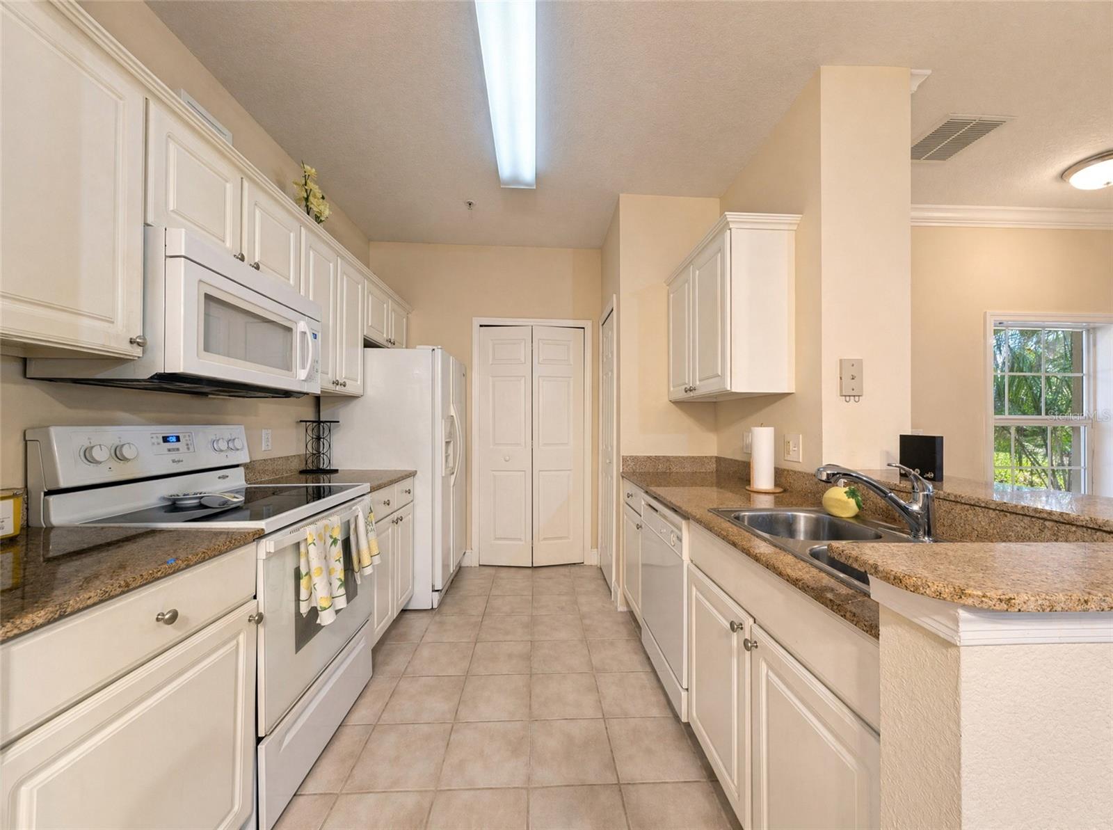 Image 5 of 23 For 143 Southern Pecan Circle 201