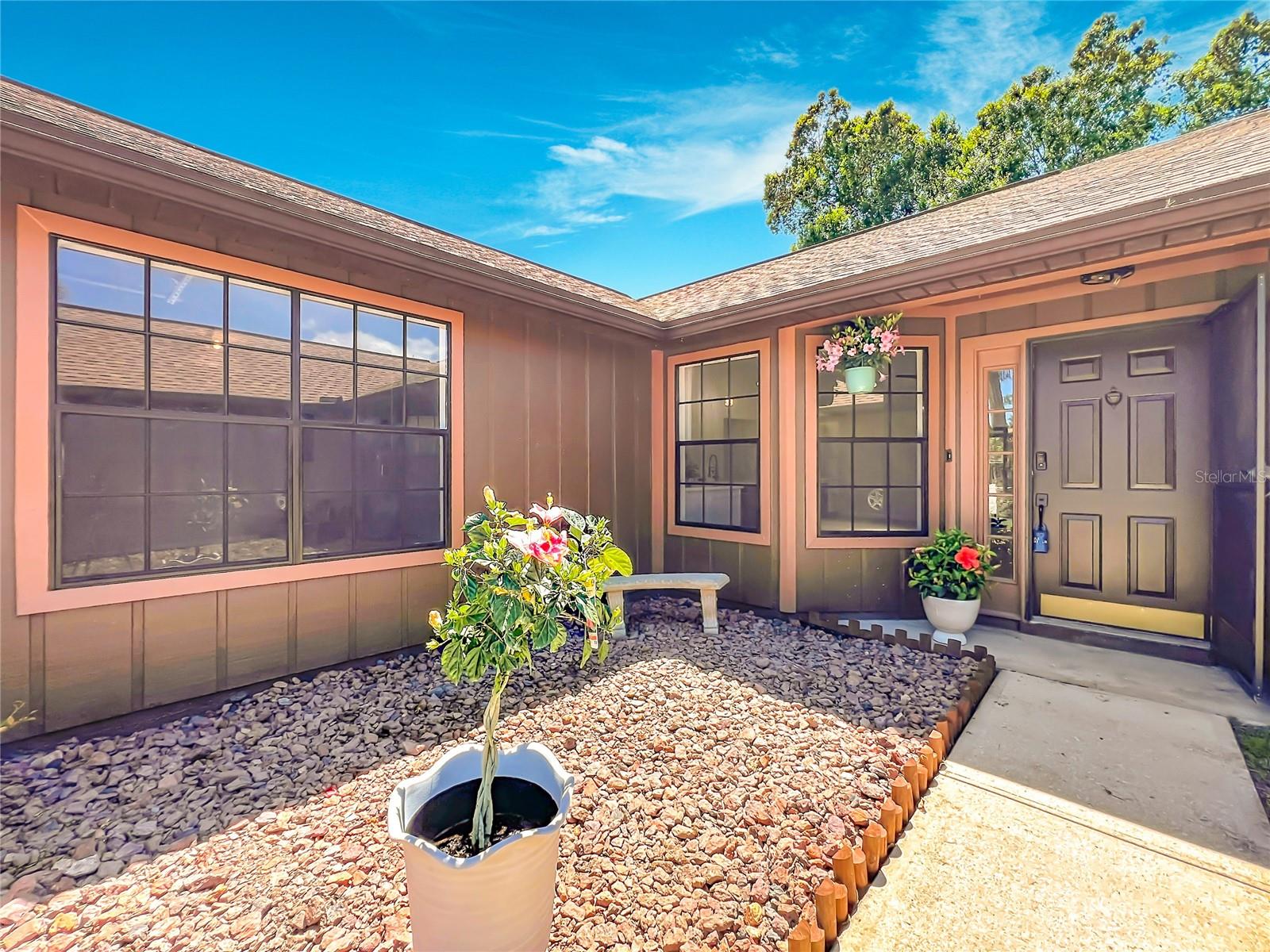 Listing photo id 9 for 1353 Nelson Court