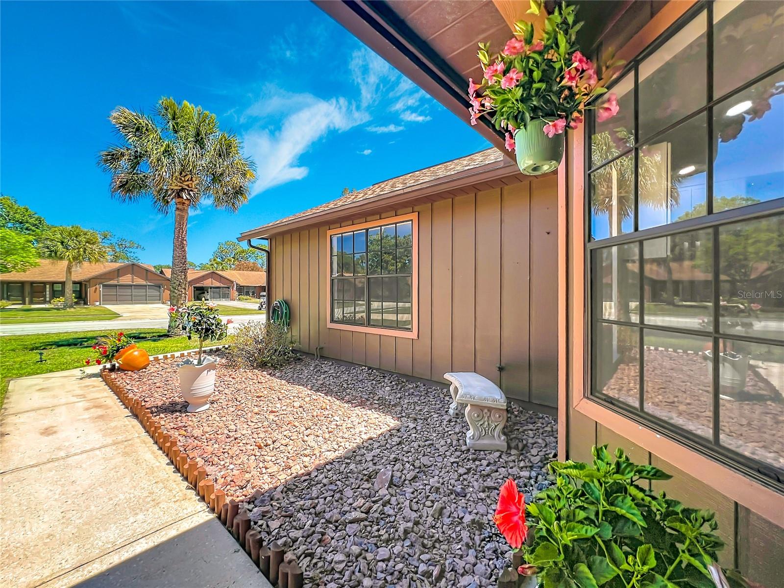 Listing photo id 10 for 1353 Nelson Court