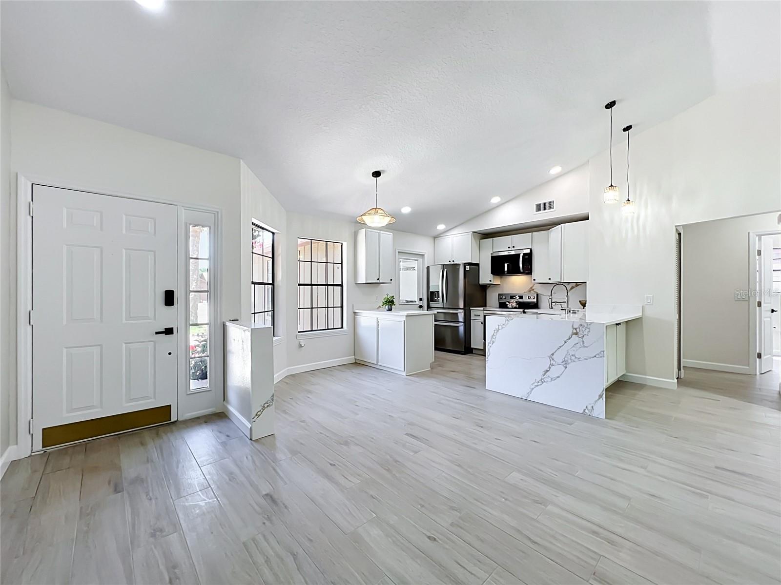 Listing photo id 12 for 1353 Nelson Court