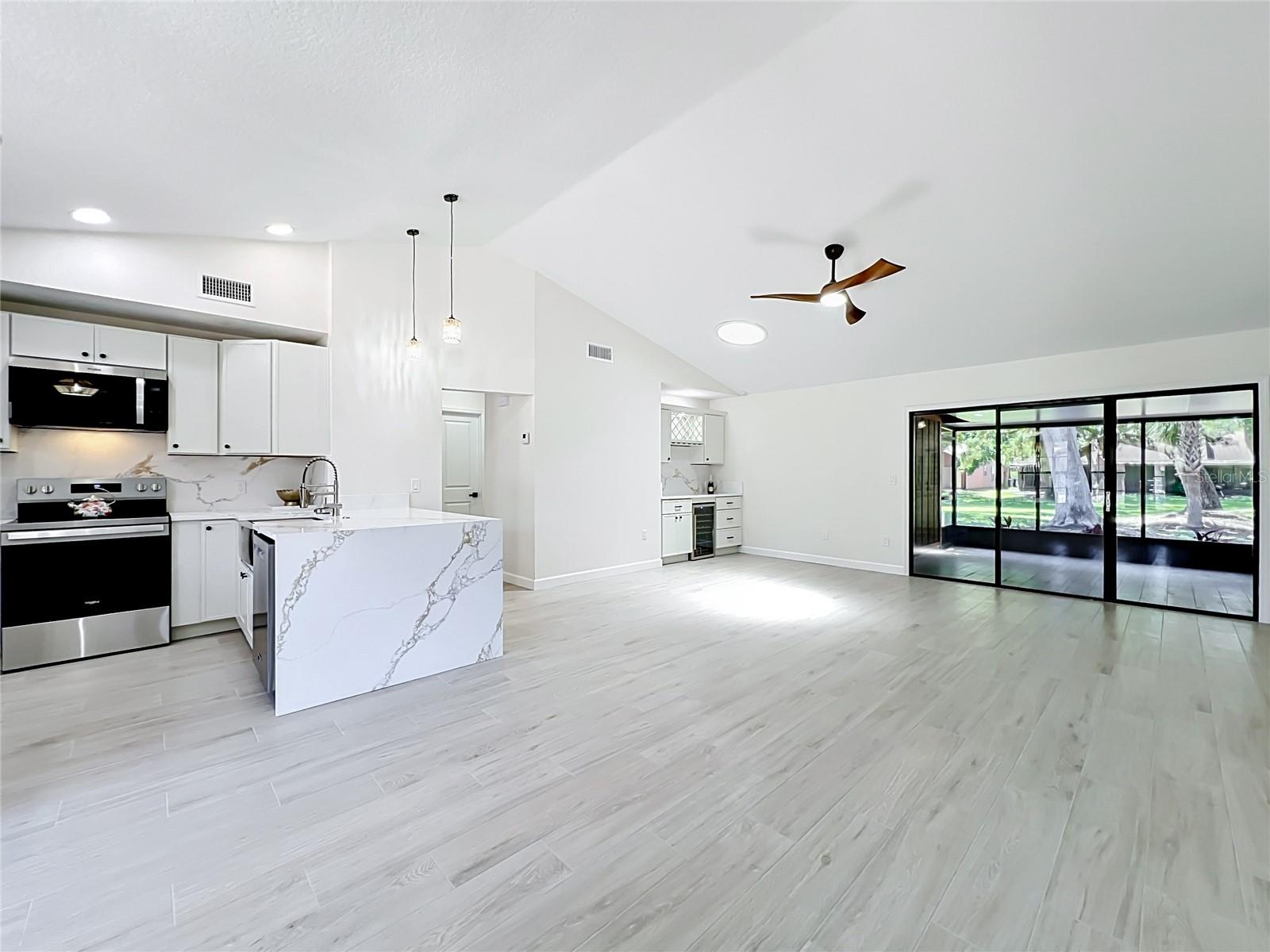 Listing photo id 14 for 1353 Nelson Court