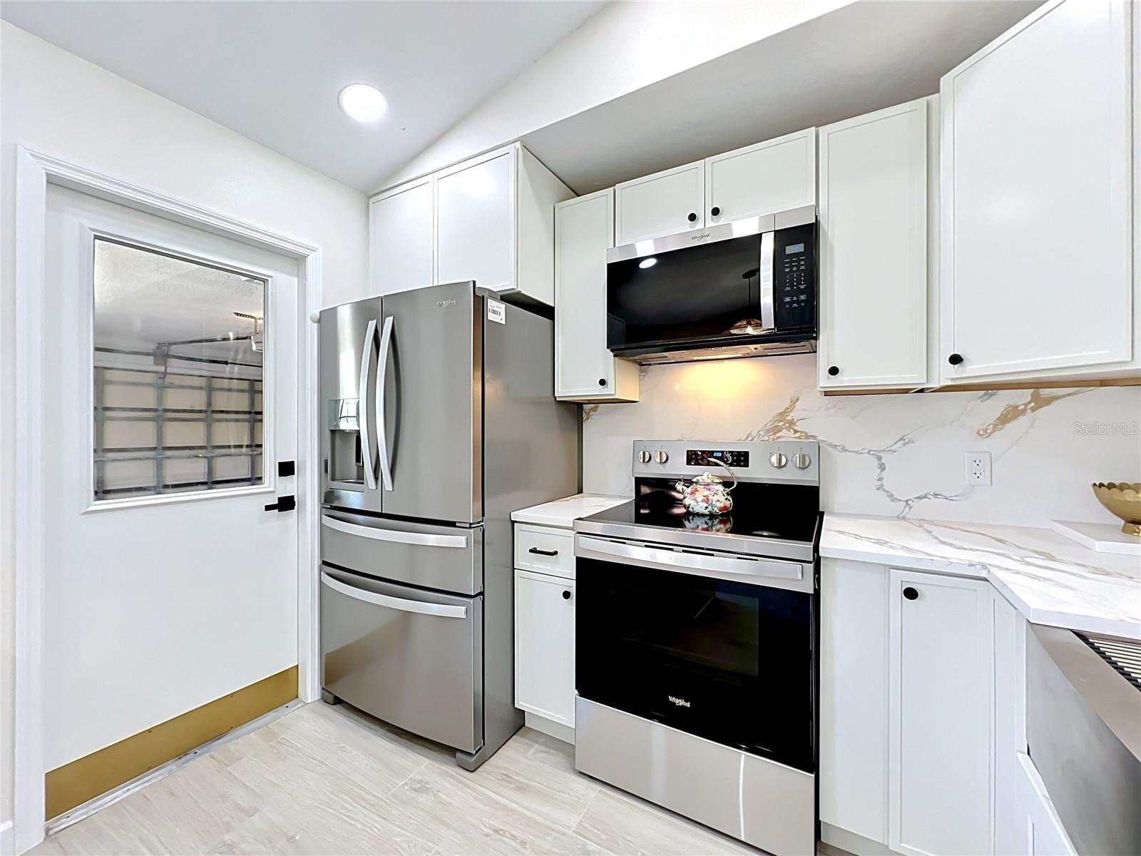 Listing photo id 19 for 1353 Nelson Court