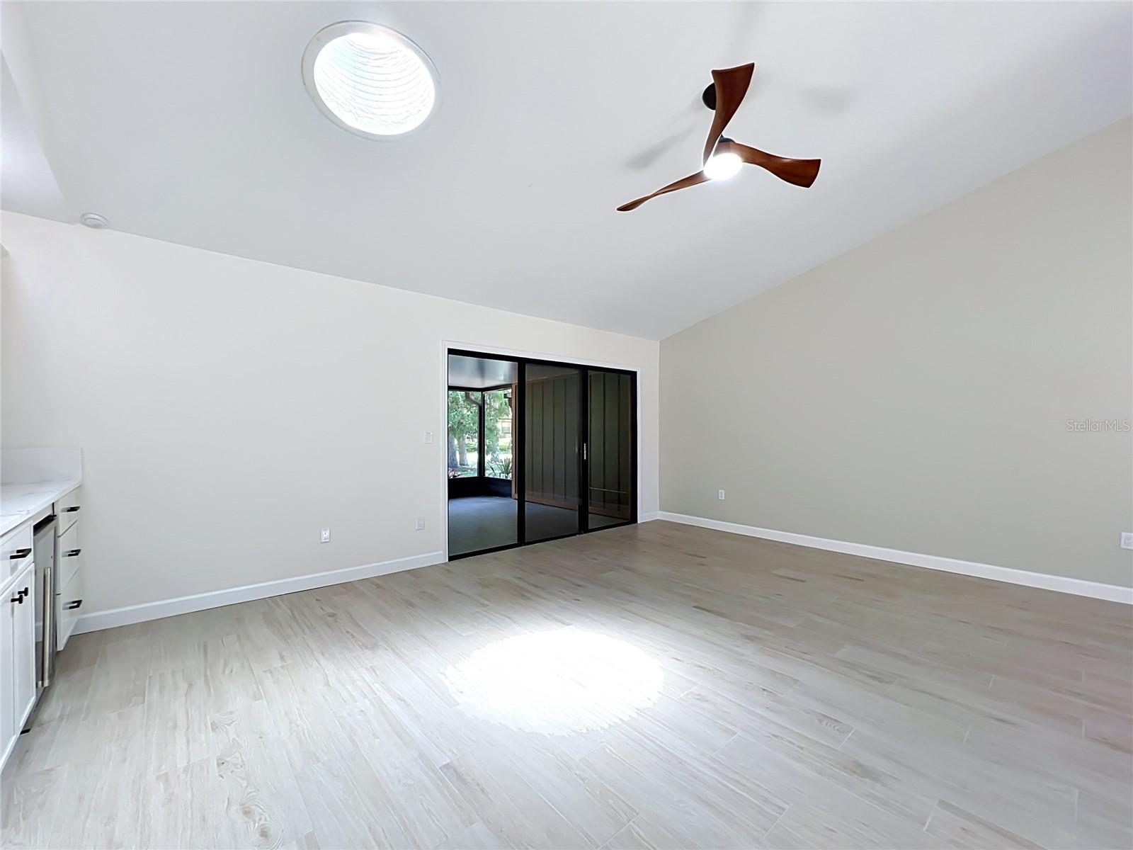 Listing photo id 23 for 1353 Nelson Court