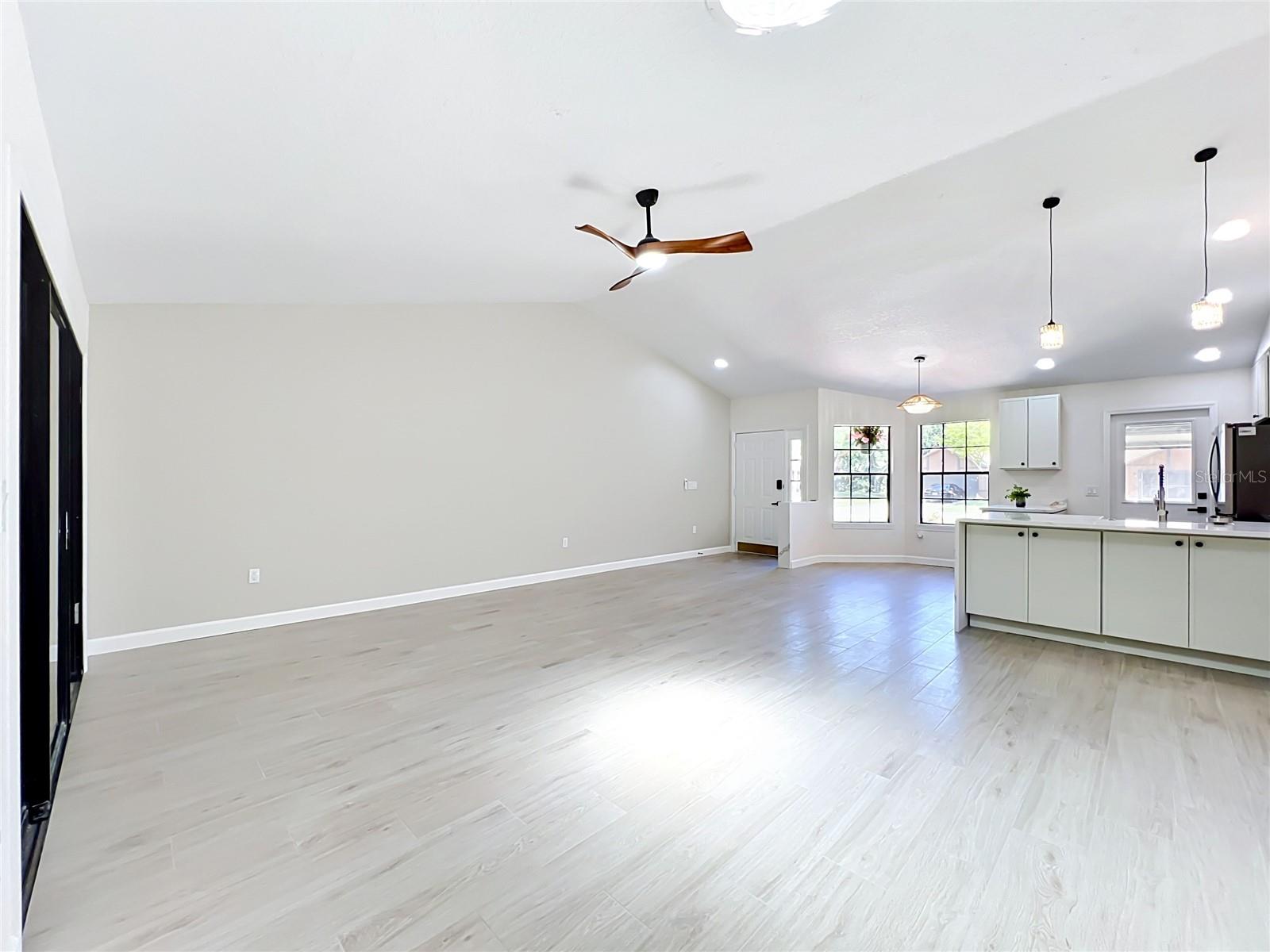 Listing photo id 27 for 1353 Nelson Court