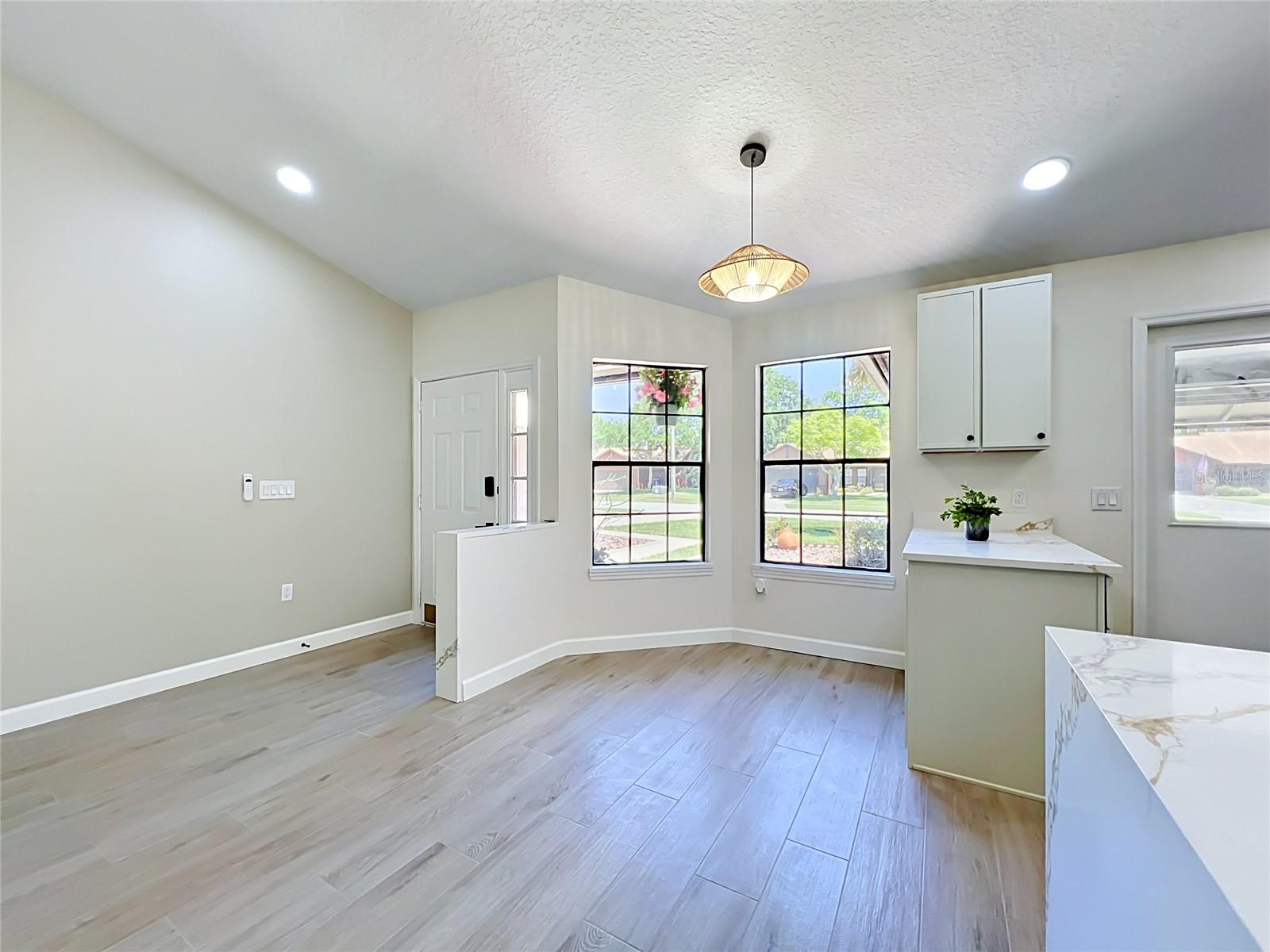 Listing photo id 1 for 1353 Nelson Court