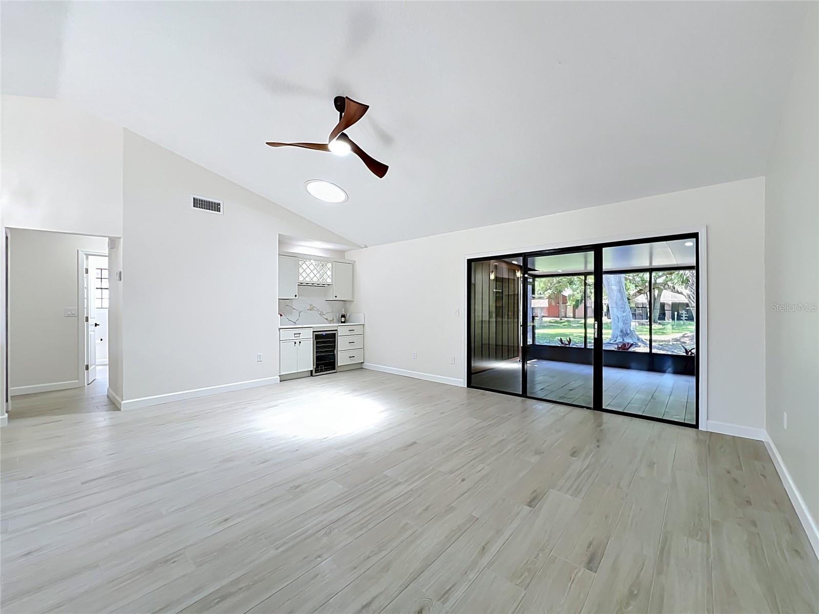 Listing photo id 29 for 1353 Nelson Court