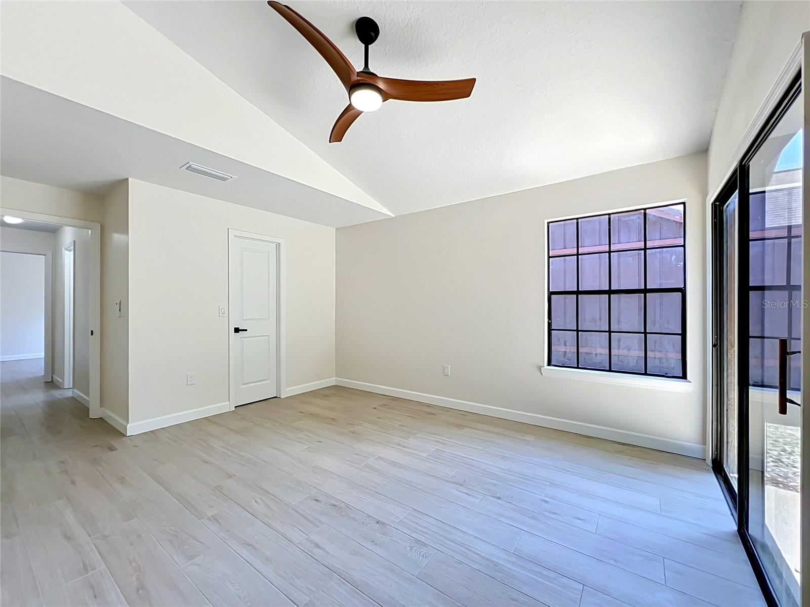 Listing photo id 32 for 1353 Nelson Court