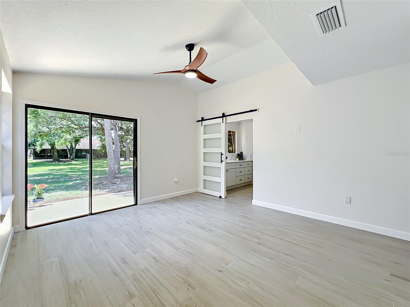 Listing photo id 3 for 1353 Nelson Court