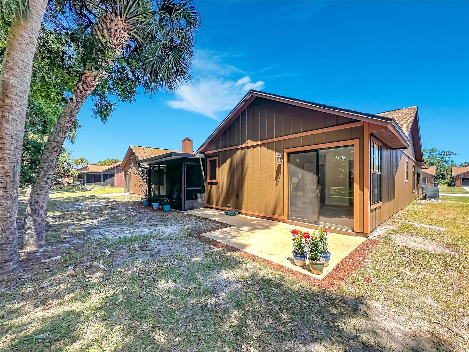 Listing photo id 52 for 1353 Nelson Court