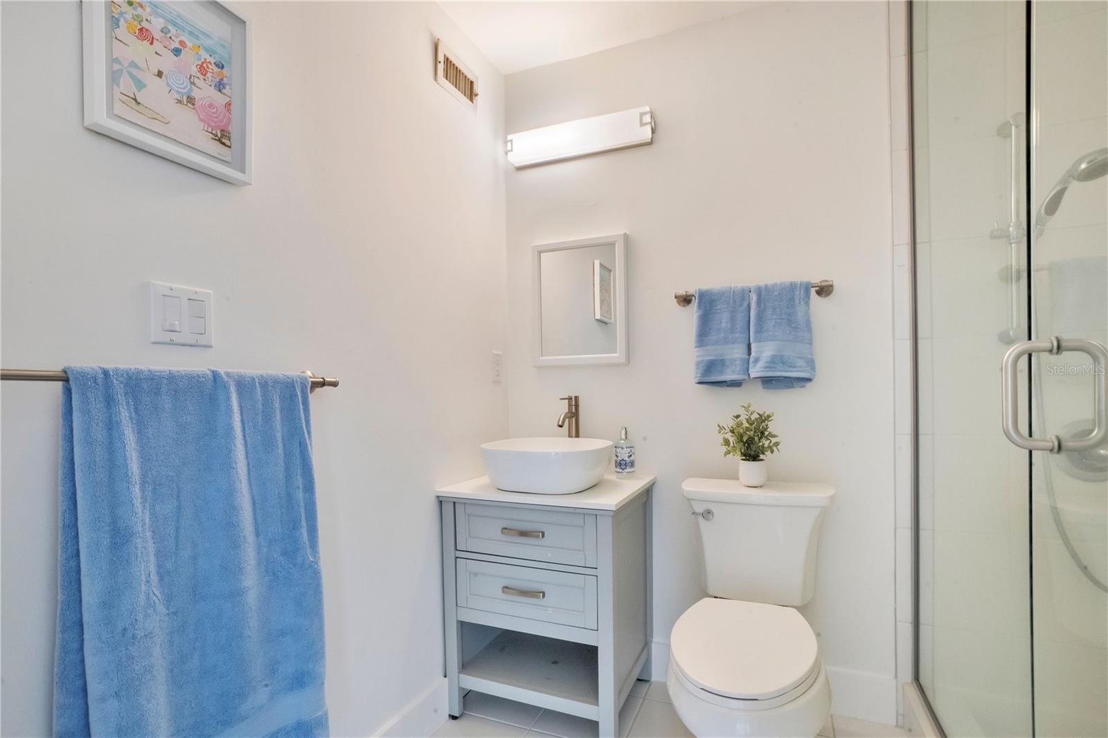 Image 35 of 100 For 2117 Ocean Drive