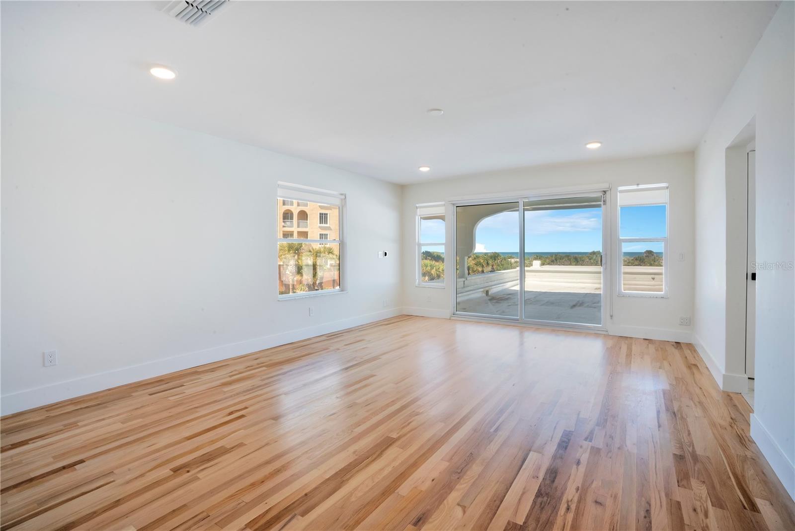 Image 39 of 100 For 2117 Ocean Drive