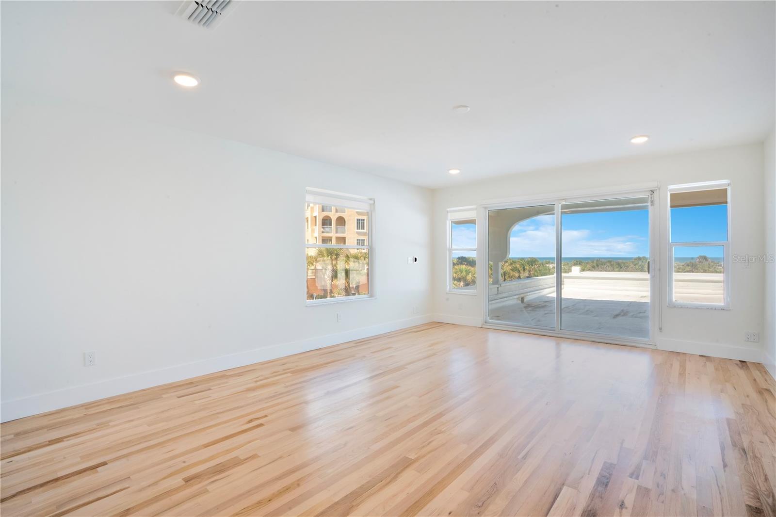 Image 40 of 100 For 2117 Ocean Drive