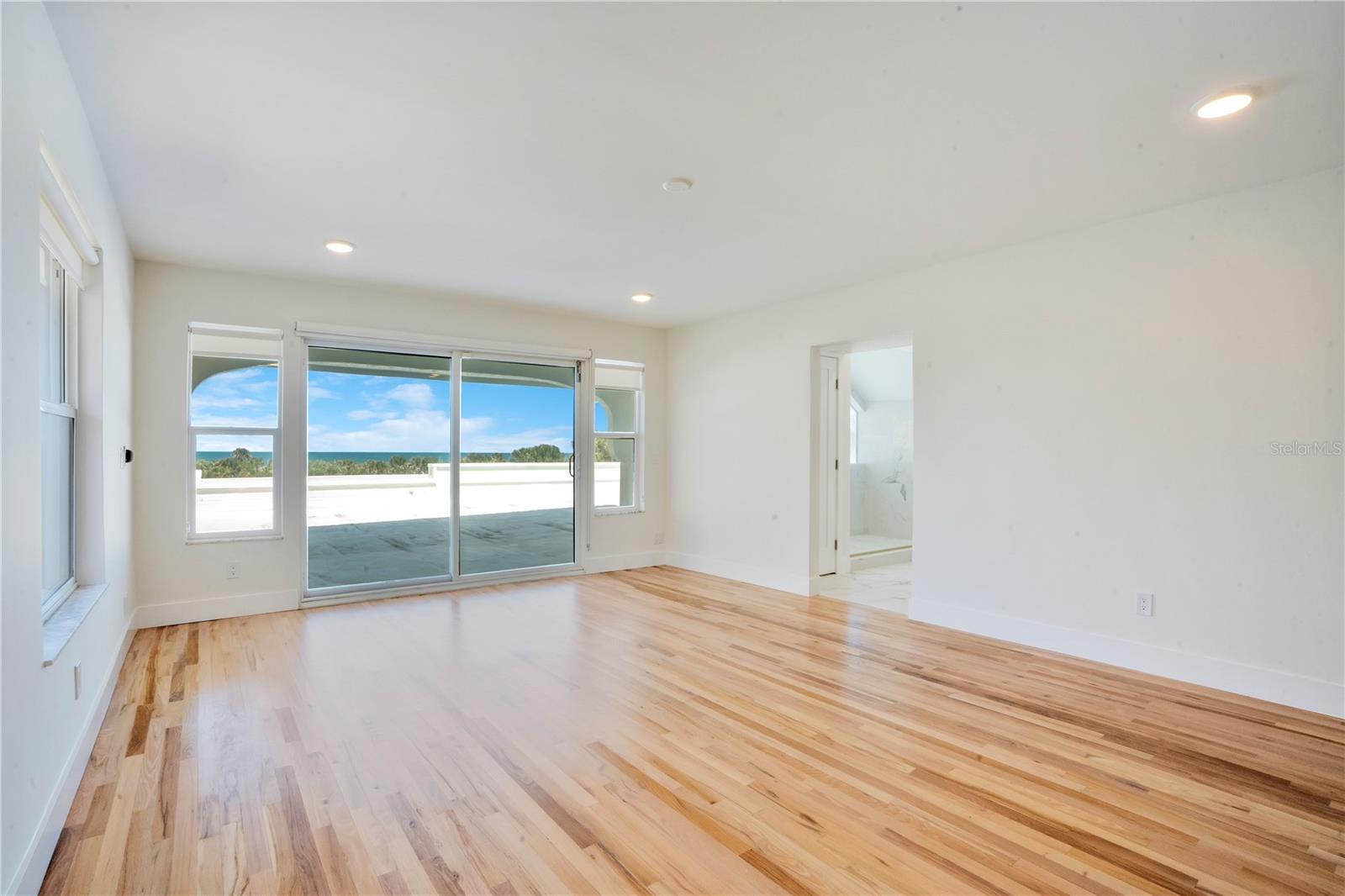 Image 41 of 100 For 2117 Ocean Drive