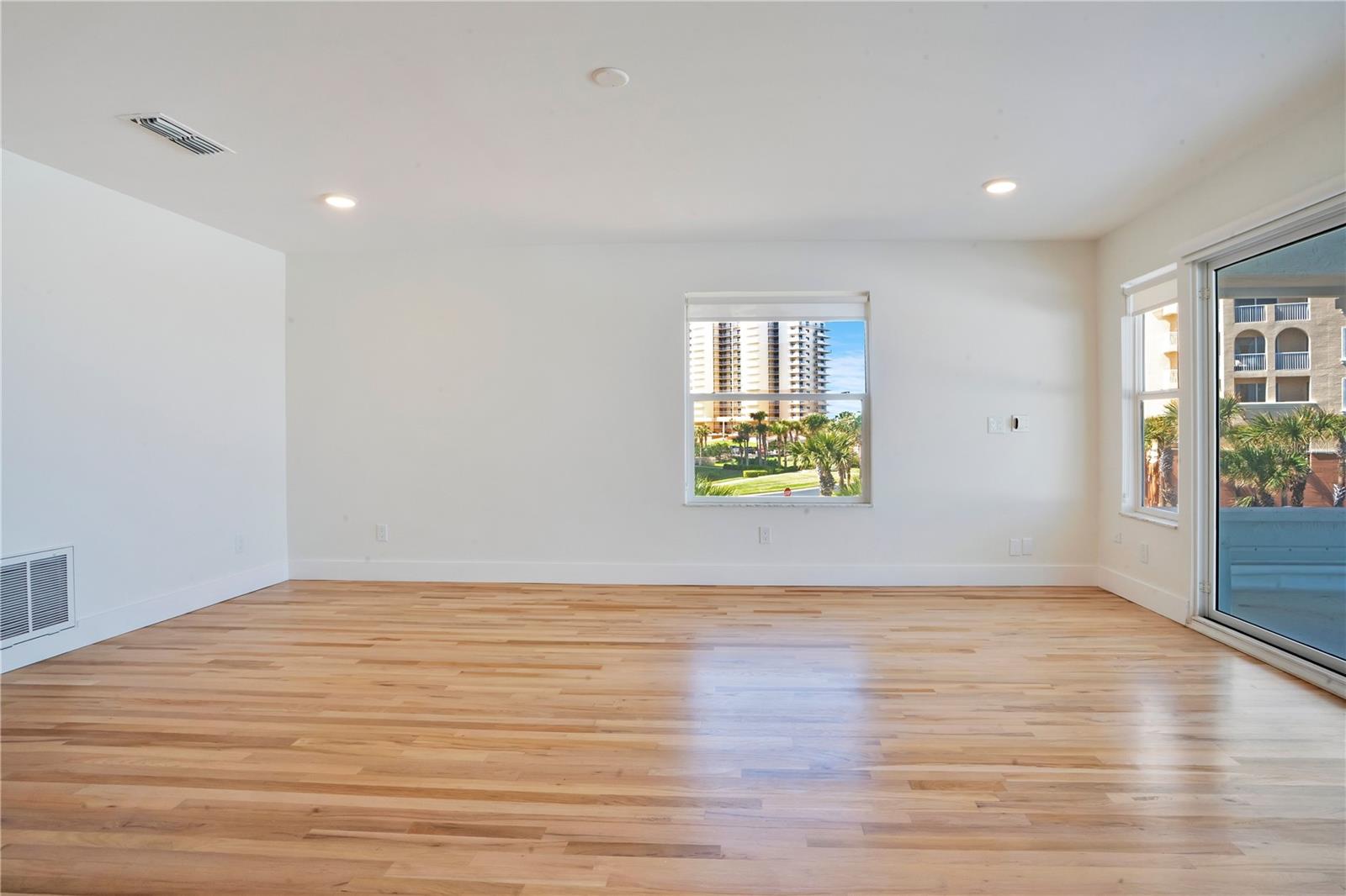 Image 42 of 100 For 2117 Ocean Drive