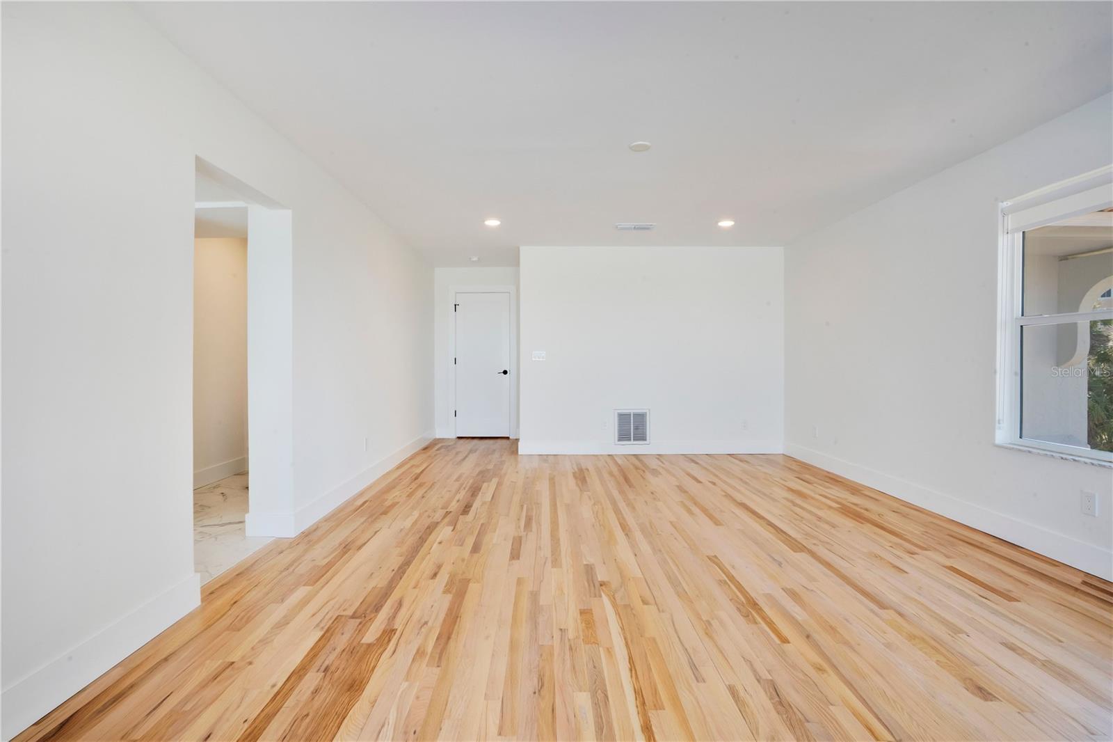 Image 43 of 100 For 2117 Ocean Drive