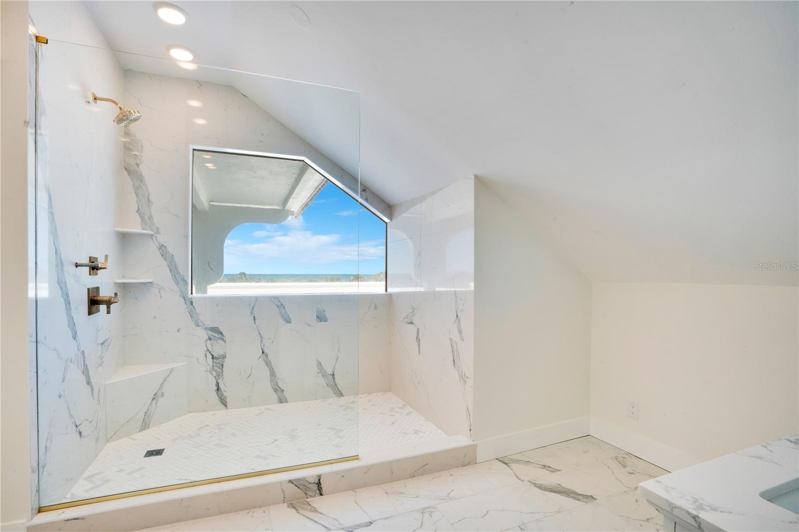 Image 46 of 100 For 2117 Ocean Drive