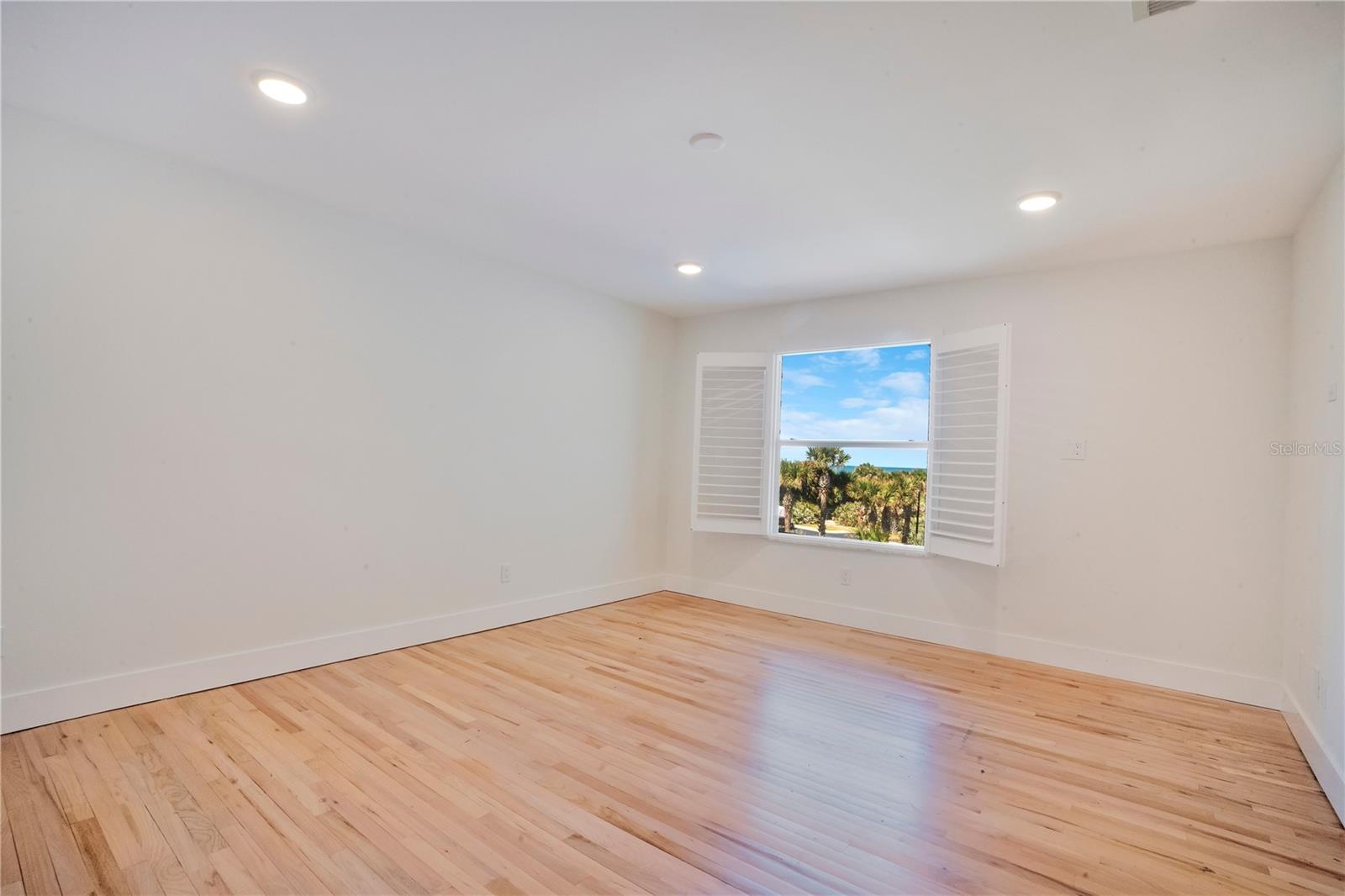 Image 49 of 100 For 2117 Ocean Drive