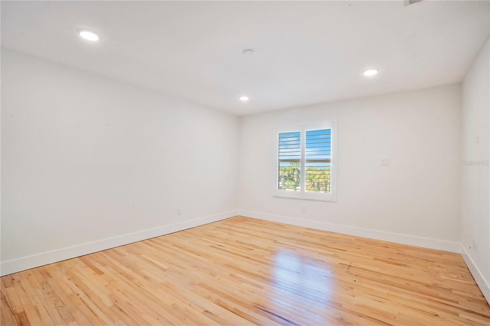 Image 50 of 100 For 2117 Ocean Drive