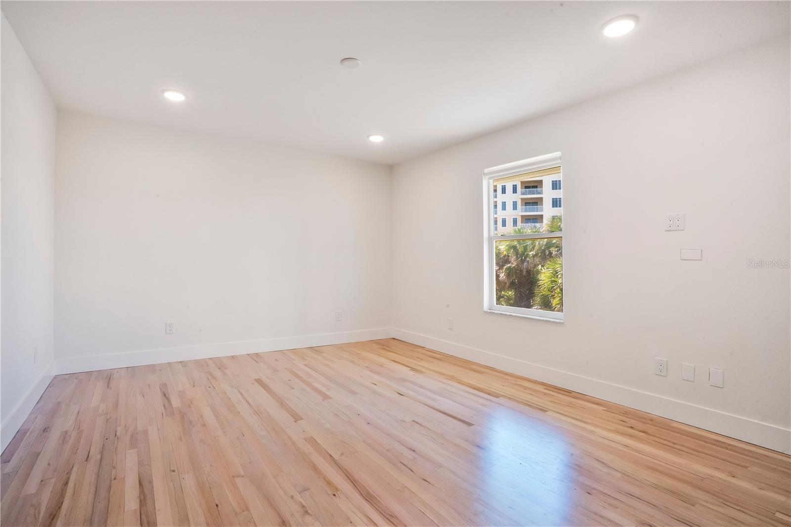 Image 61 of 100 For 2117 Ocean Drive