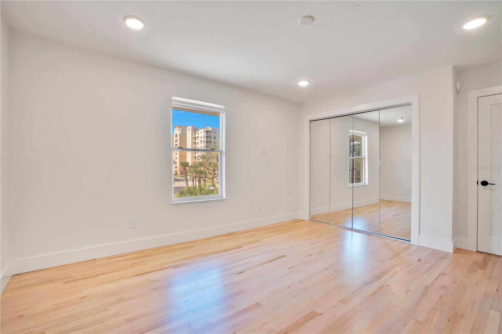 Image 62 of 100 For 2117 Ocean Drive