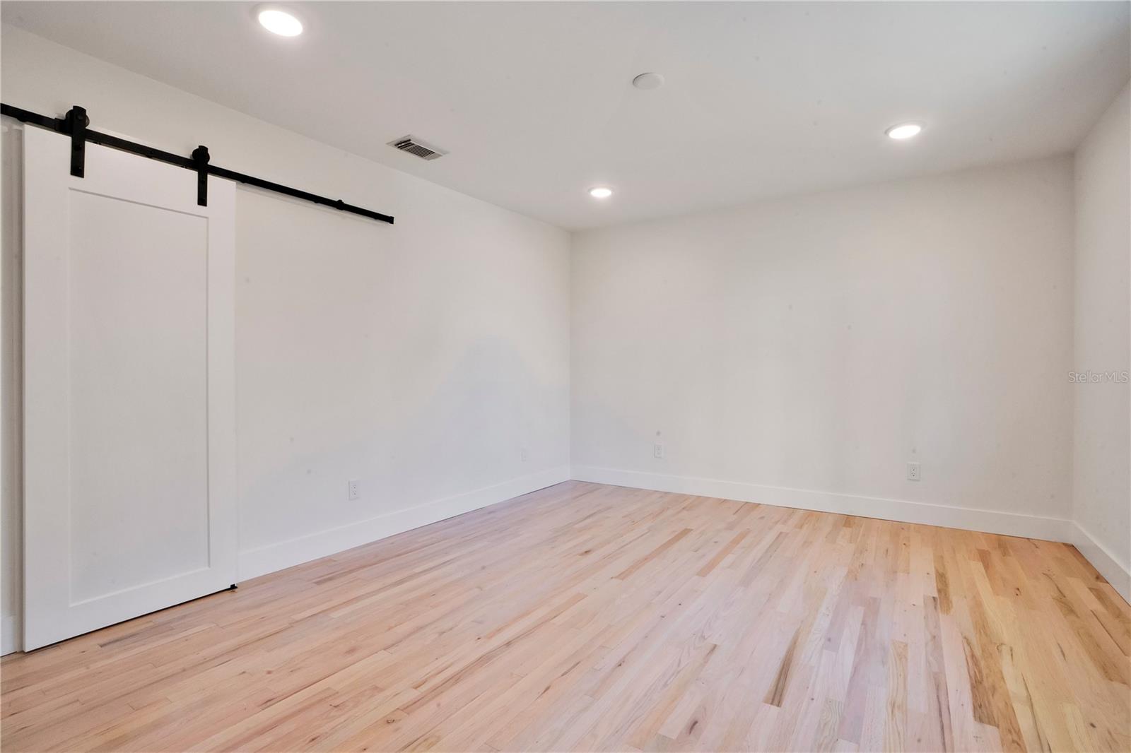 Image 64 of 100 For 2117 Ocean Drive