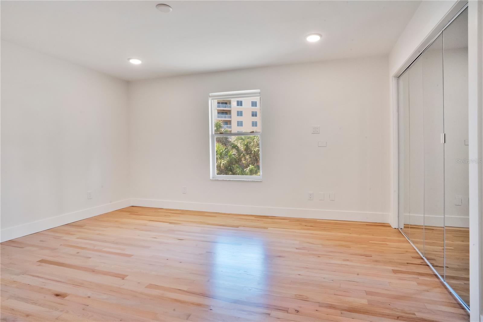 Image 65 of 100 For 2117 Ocean Drive