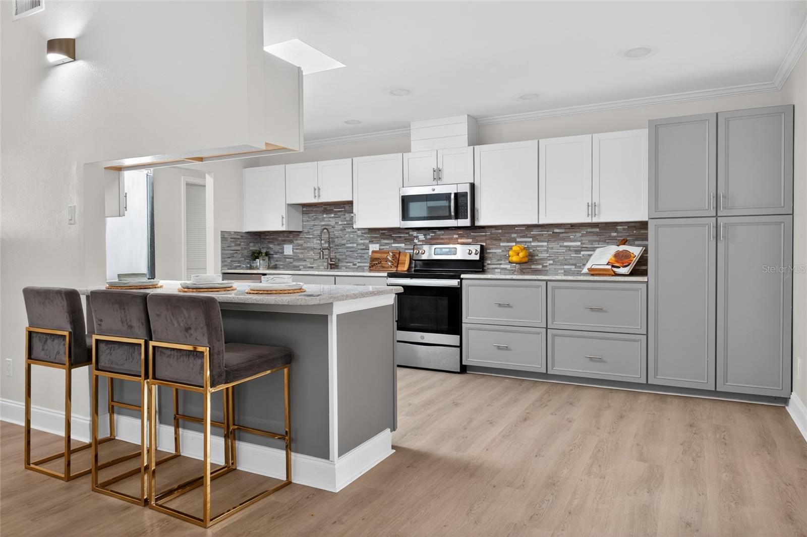 Image 10 of 34 For 716 Green Rd