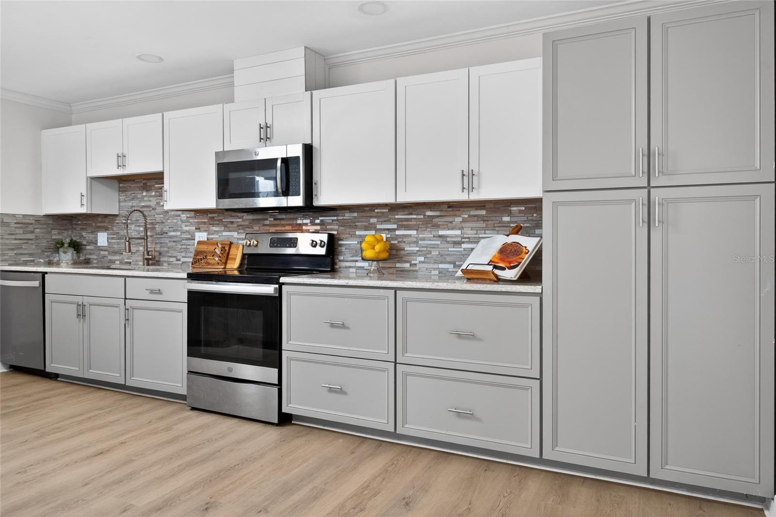 Image 12 of 34 For 716 Green Rd