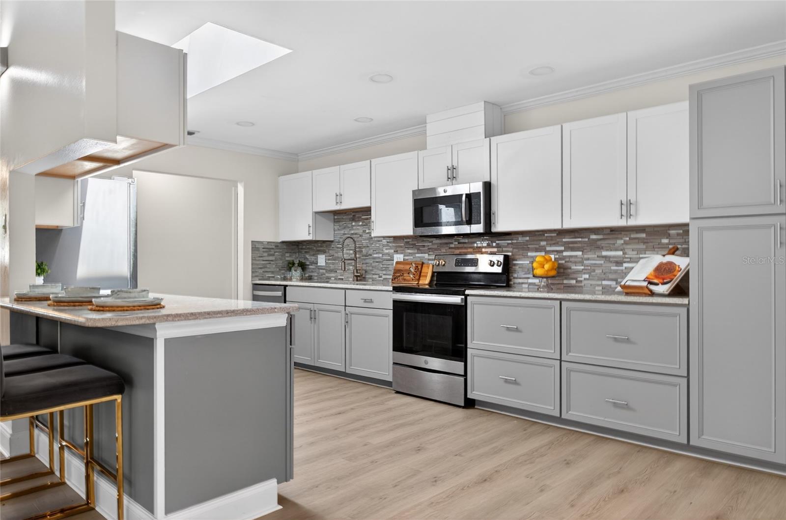 Image 13 of 34 For 716 Green Rd