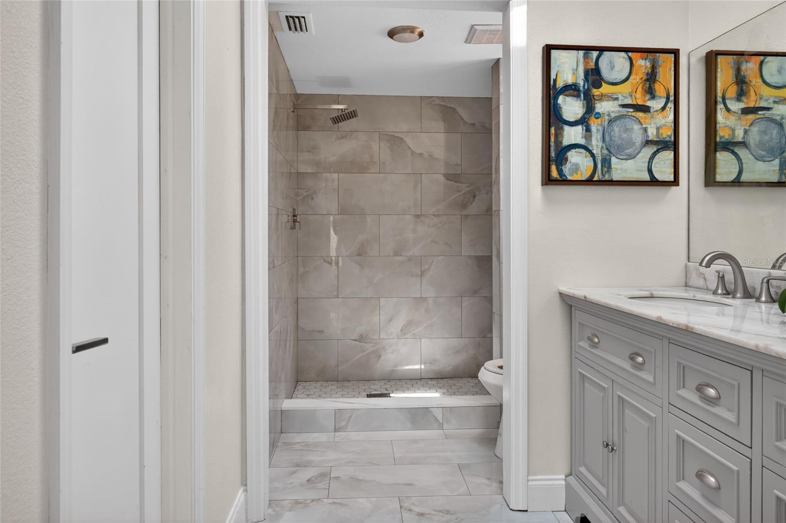 Image 19 of 34 For 716 Green Rd