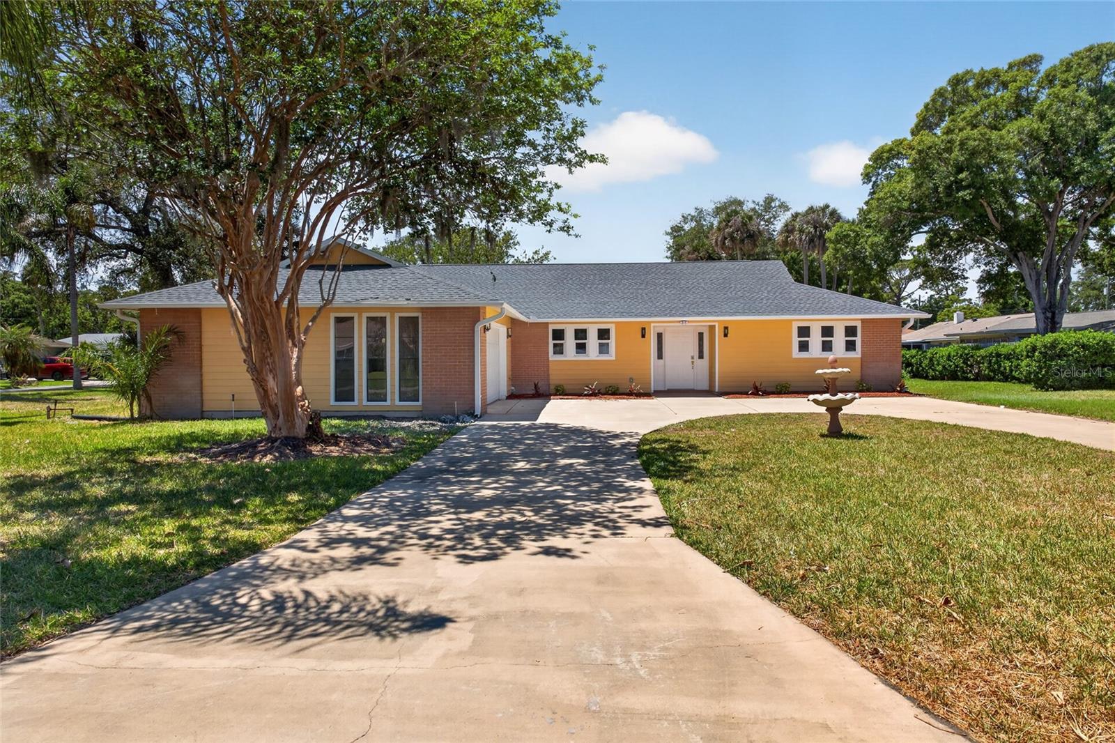 Image 2 of 34 For 716 Green Rd